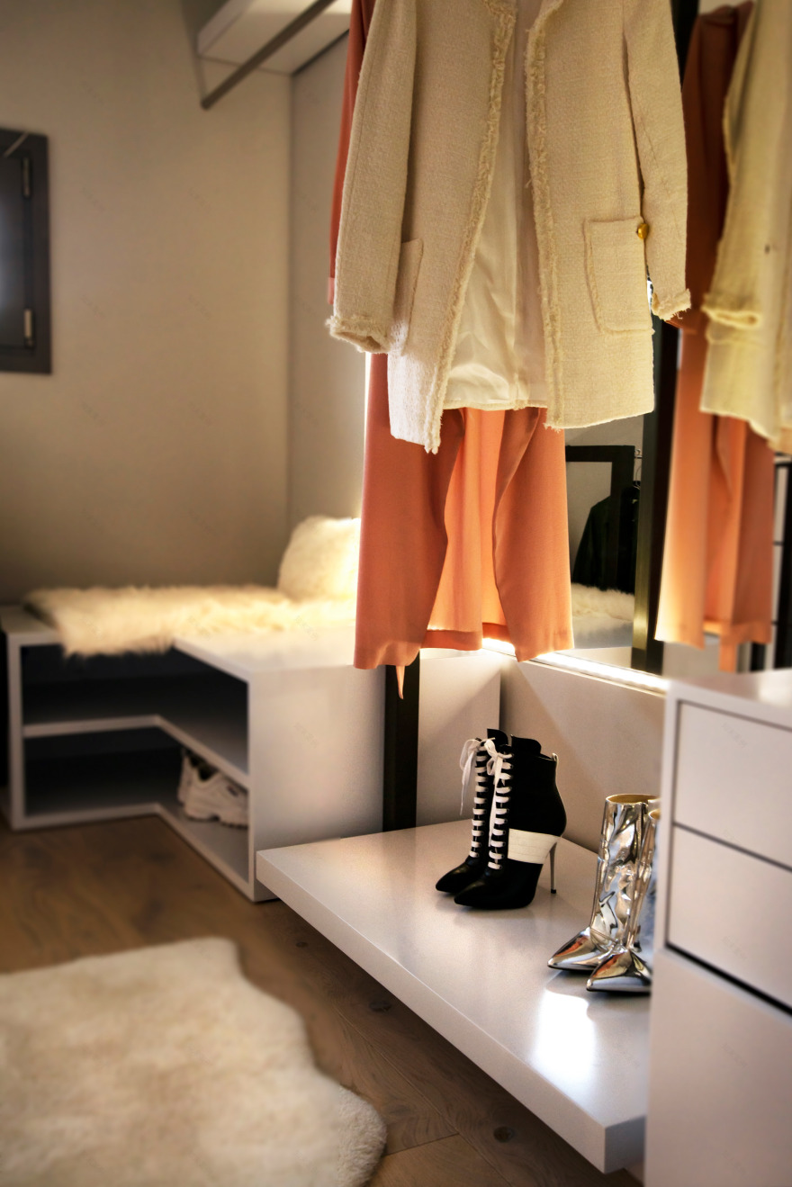 功能至上,简约时尚的私人更衣室-5