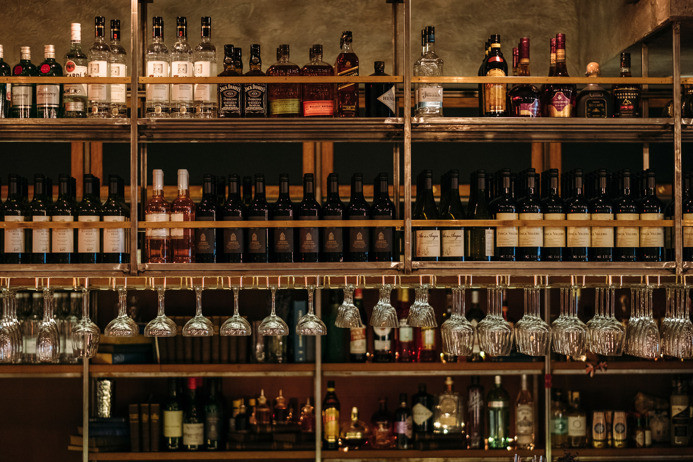 伦敦“脏骨头”餐厅,重现 70 年代布鲁克林艺术空间魅力-8