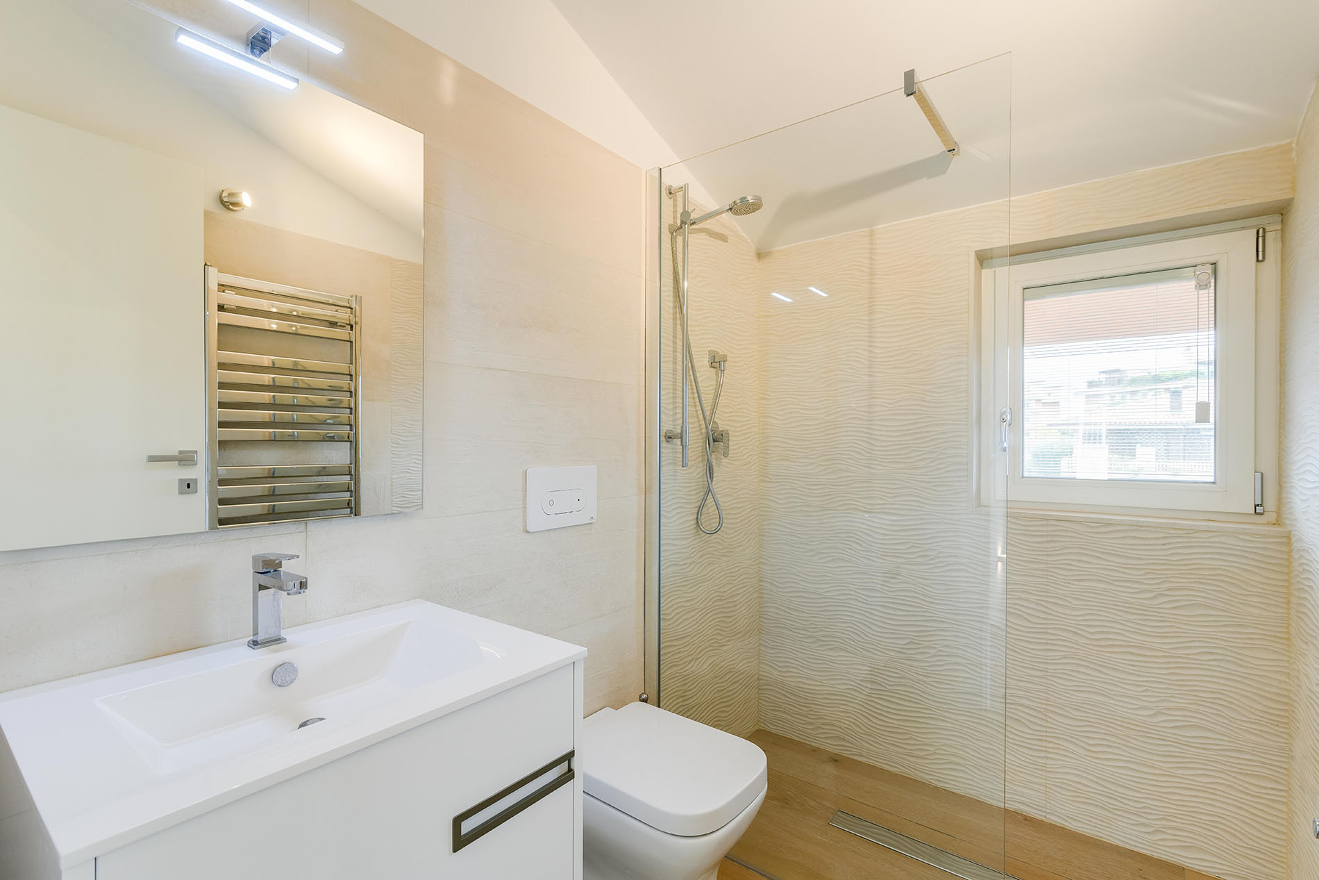 自然呼吸的罗马别墅 | 和谐色调与功能建筑的完美结合-10