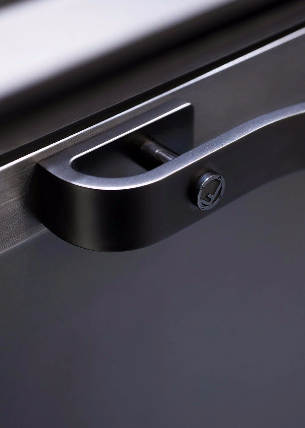 芬迪橱柜展现精致生活艺术-46