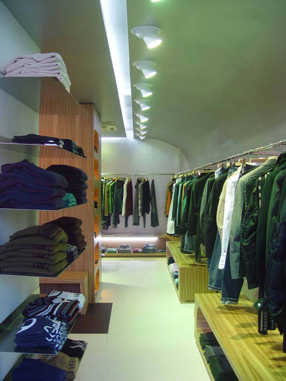 2006 年完成的 Miceli 运动服饰商店室内设计-29