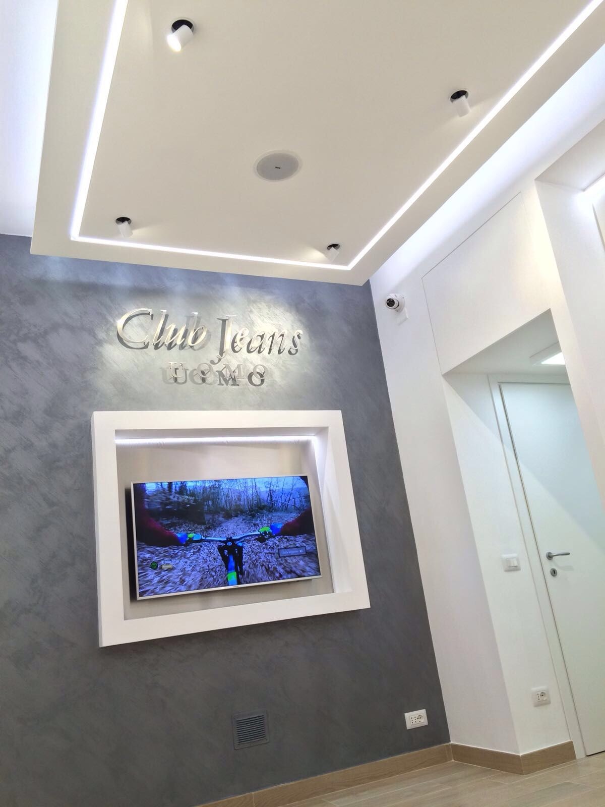 Club Jeans Uomo 照明设计-35