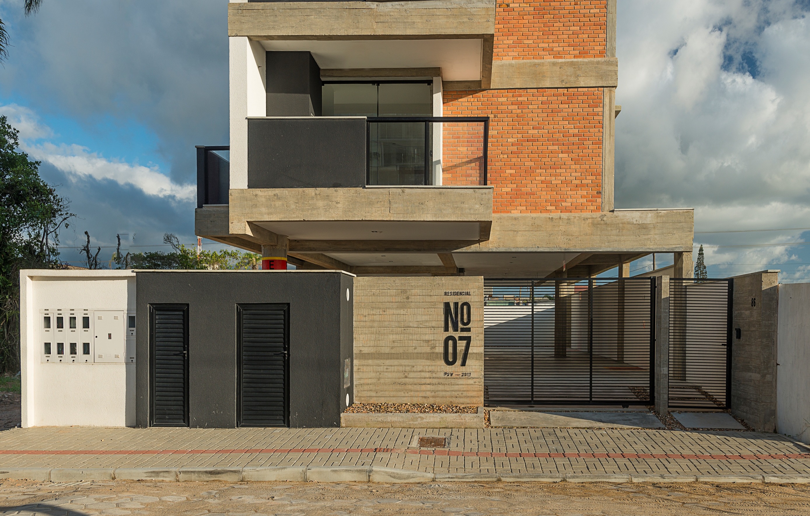 巴西 N 07 住宅大楼，简约现代的海景公寓-0