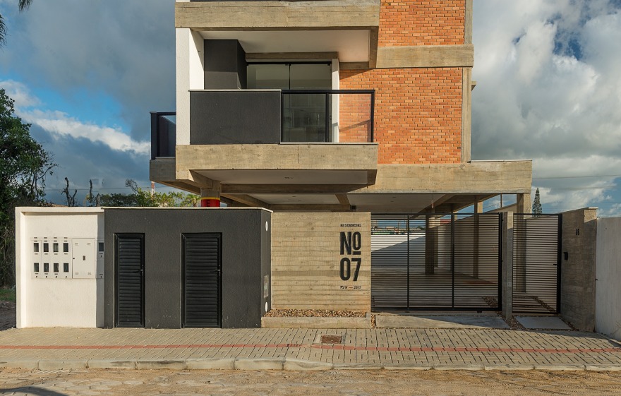 巴西 N 07 住宅大楼,简约现代的海景公寓-0