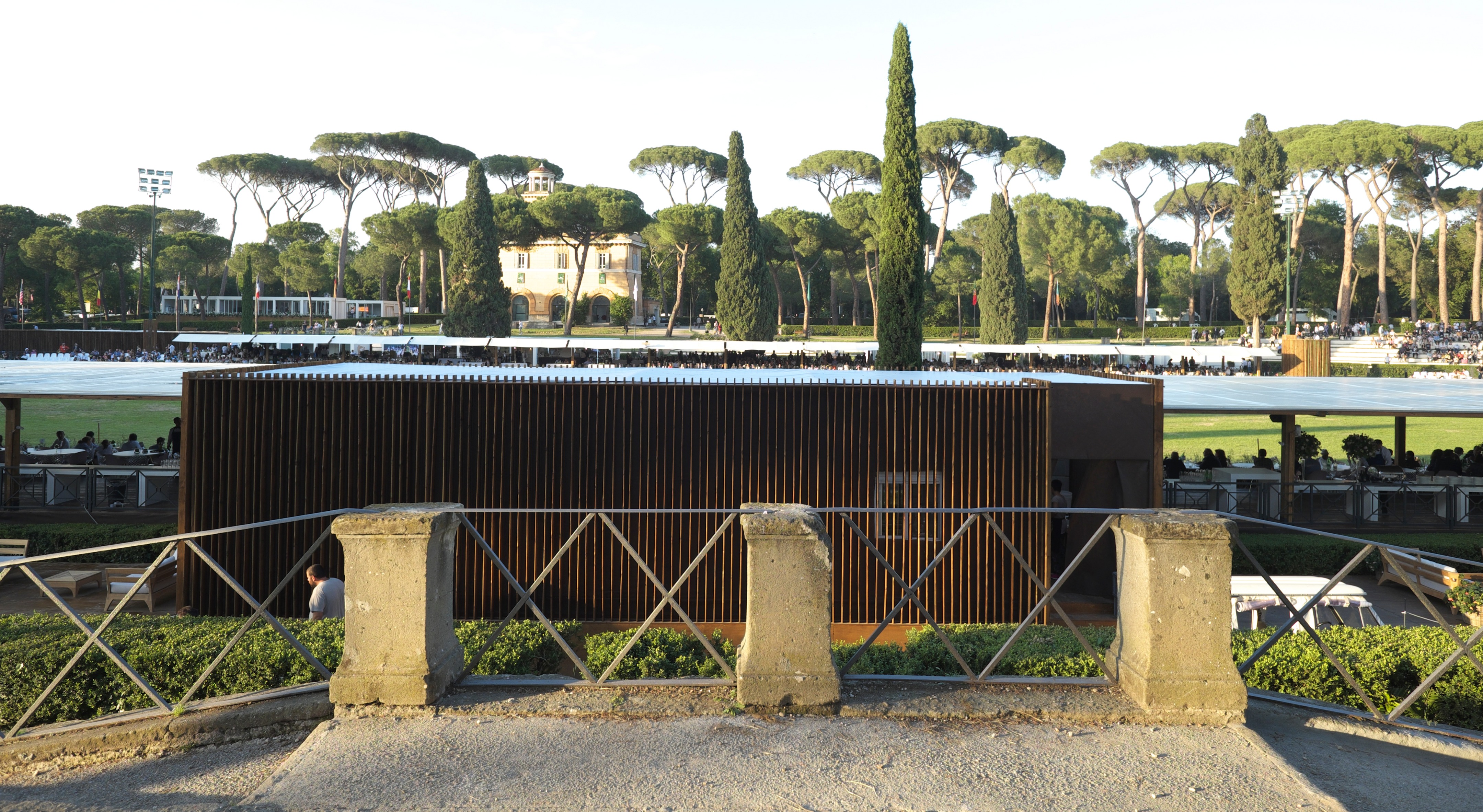 2018 年意大利赛马场广场设计-9