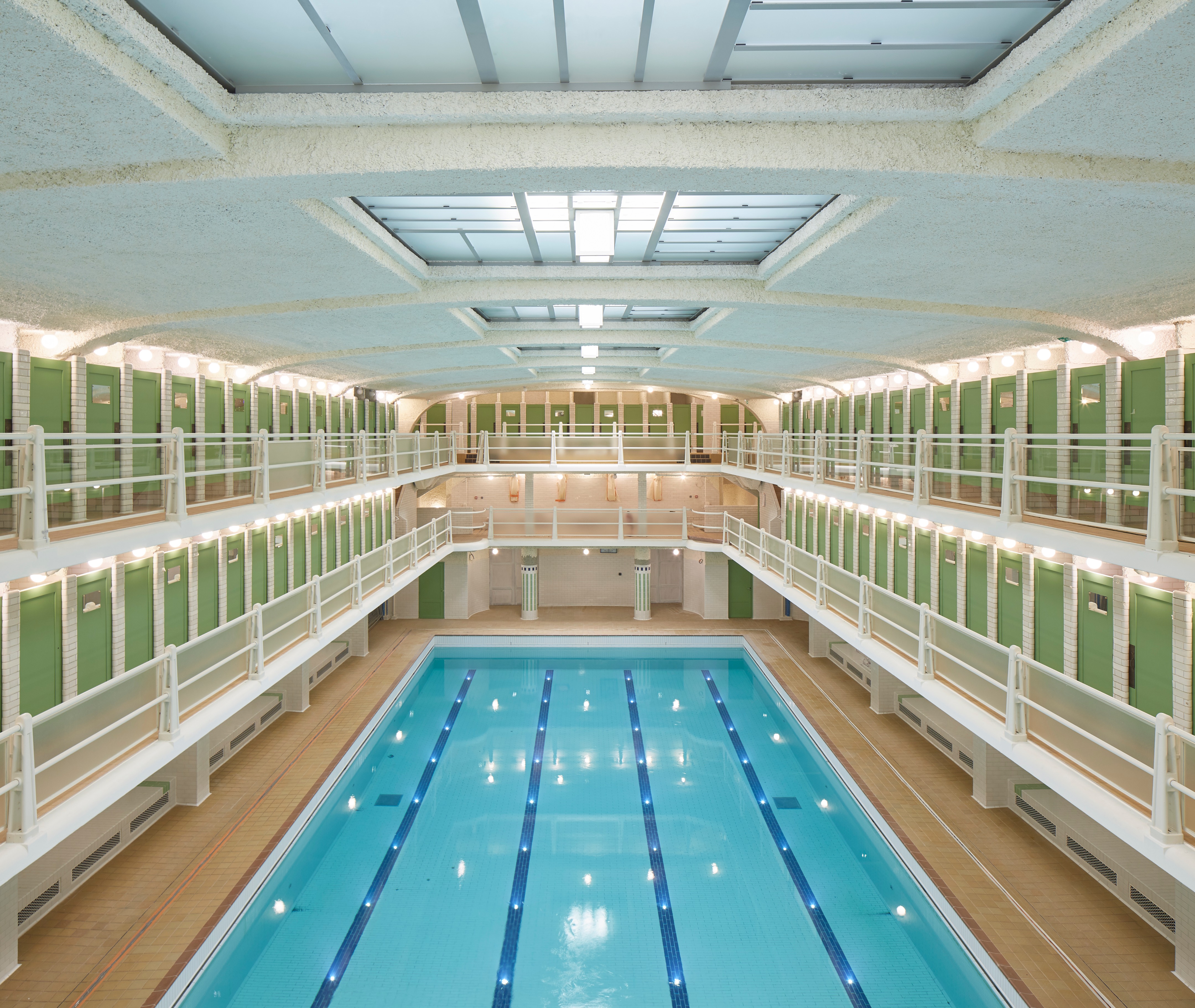 巴黎历史建筑泳池的现代复兴-2