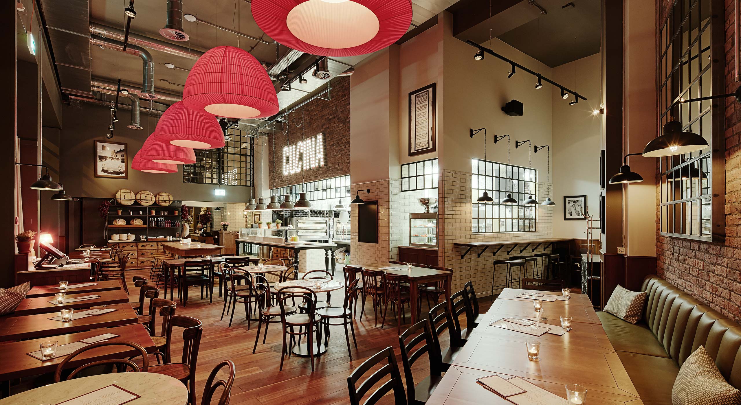 意大利美食餐厅的红色黄色彩虹设计-2