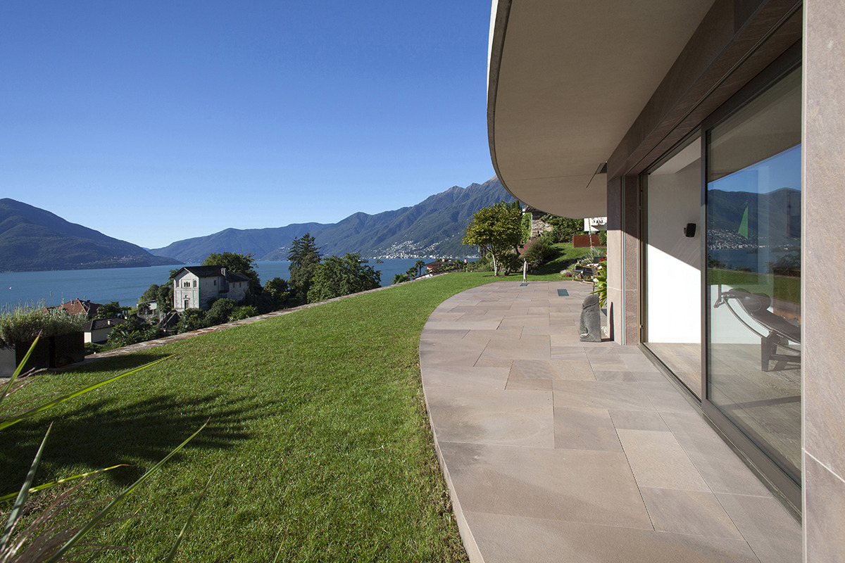 意大利马焦雷湖畔的翻新单家庭住宅-5