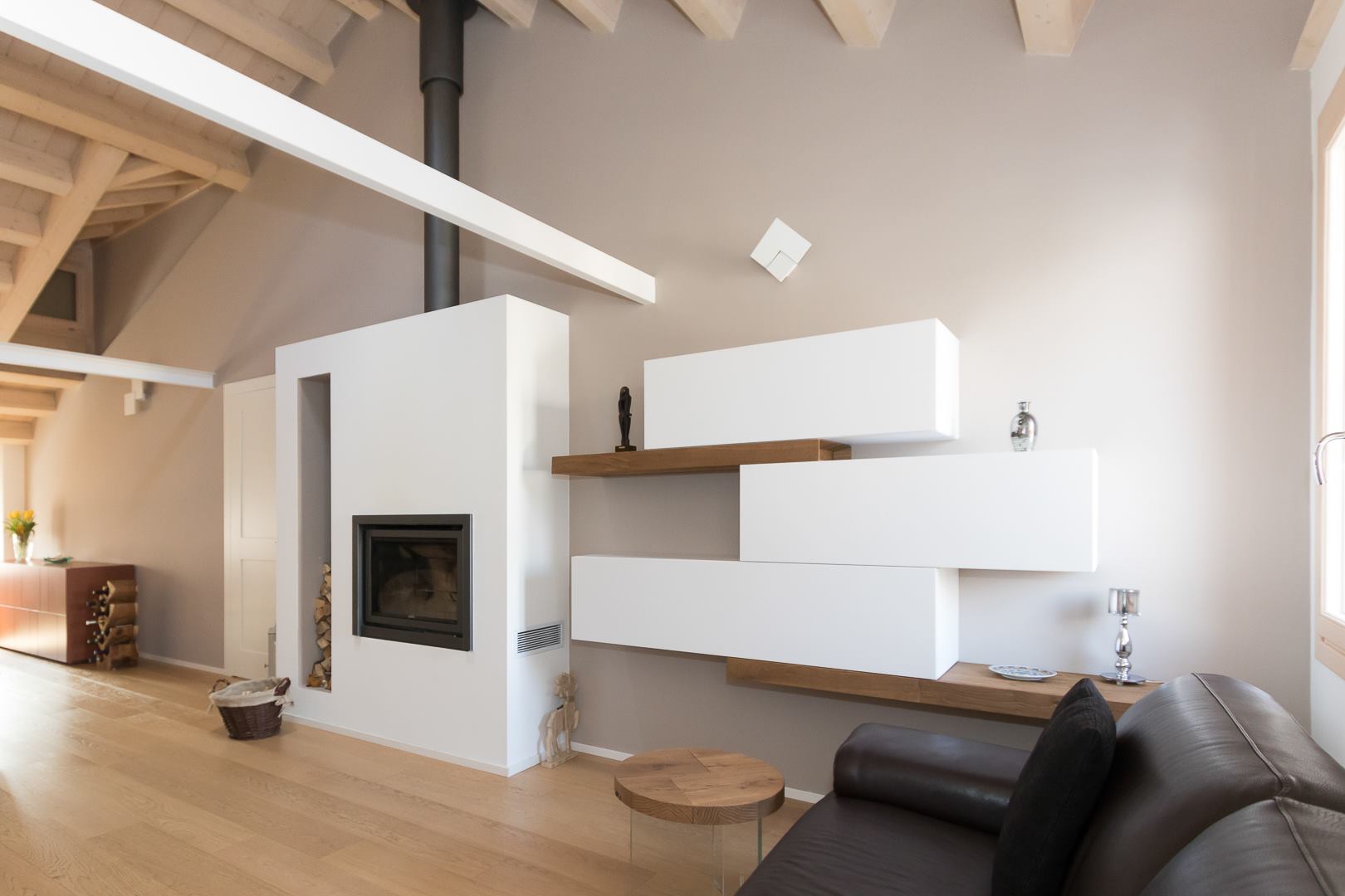 明亮宜居的定制设计公寓-0