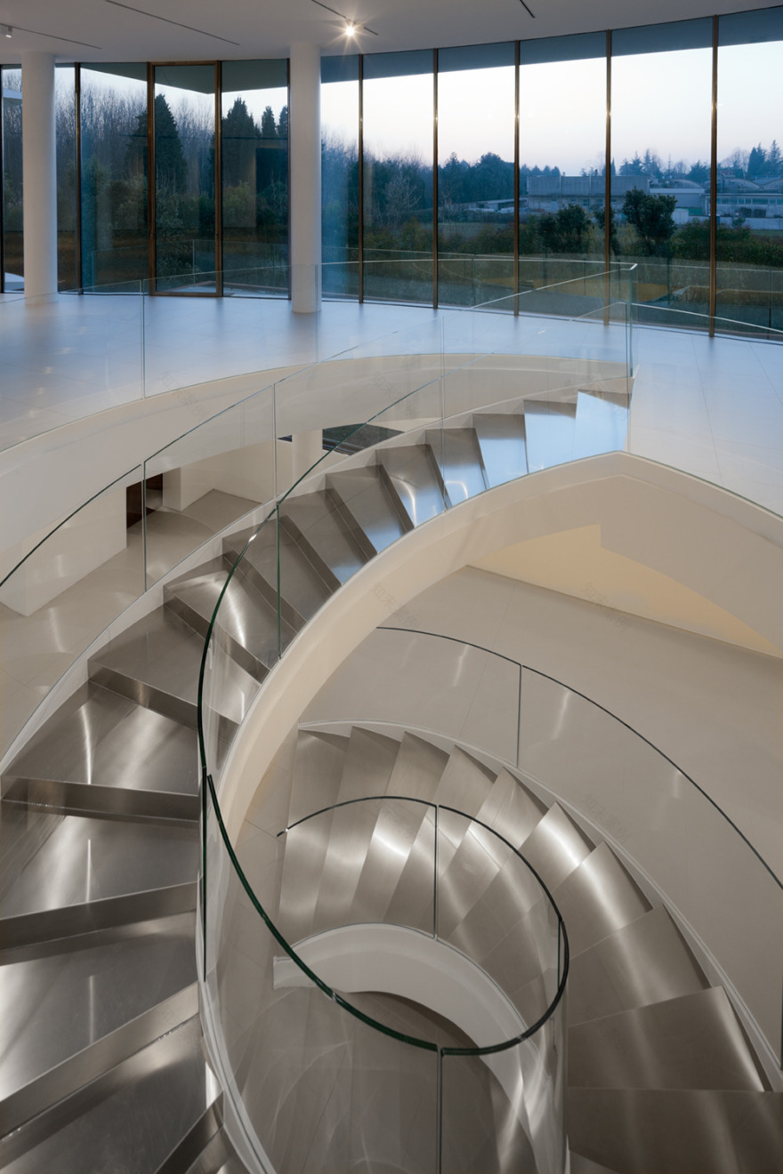 意式风格的 Secco Sistemi 总部办公空间设计-33