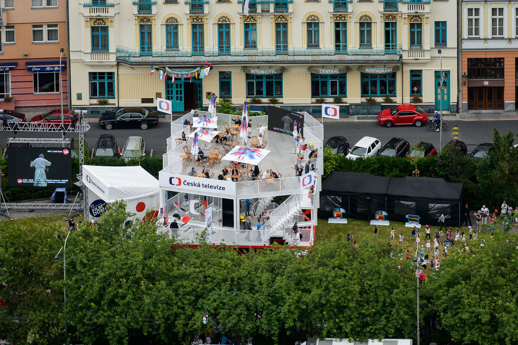 悬浮模块打造的红钢电视大厦-4