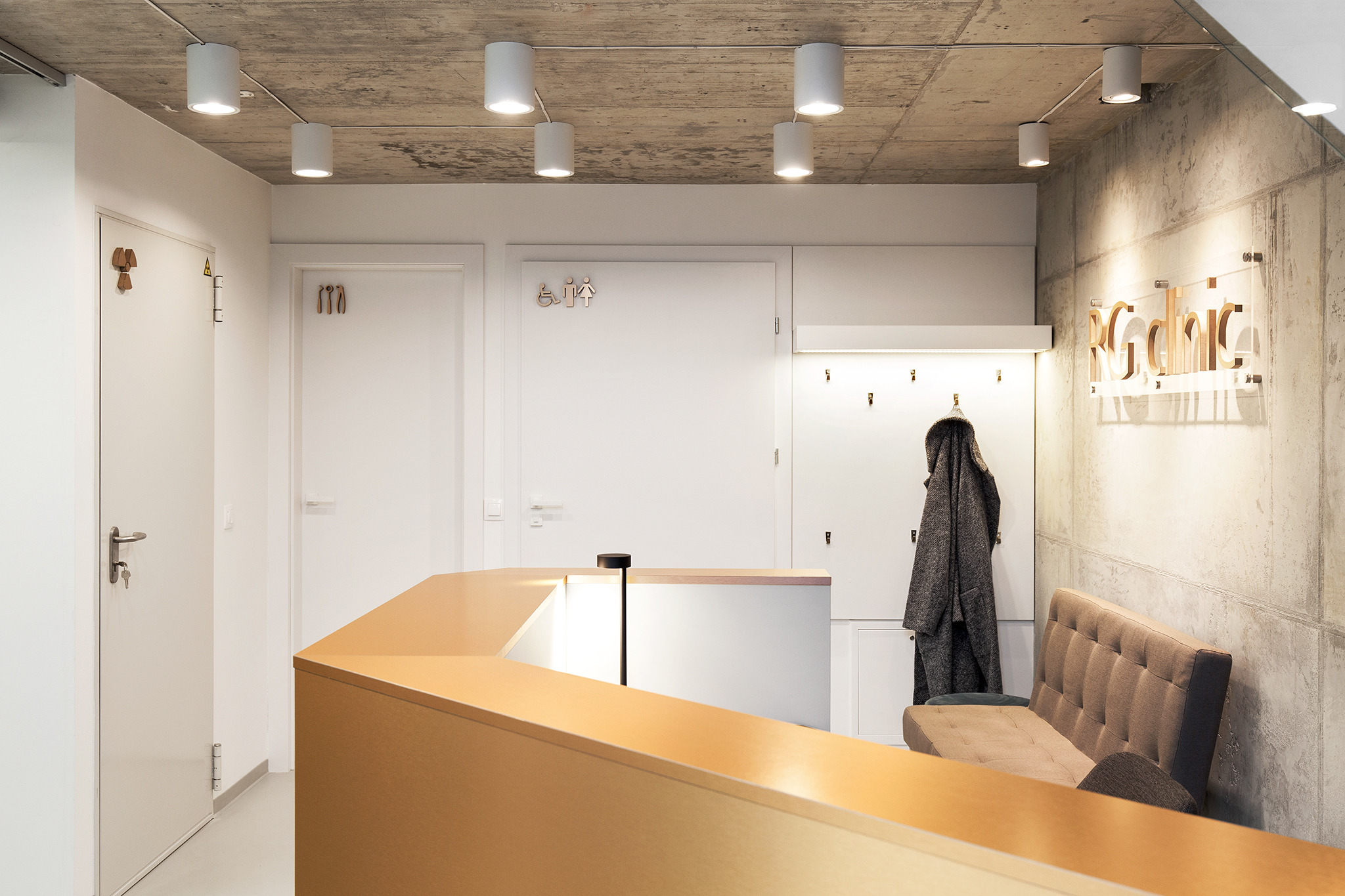 2018 年完成的立陶宛维尔纽斯 RG 口腔诊所室内设计-1