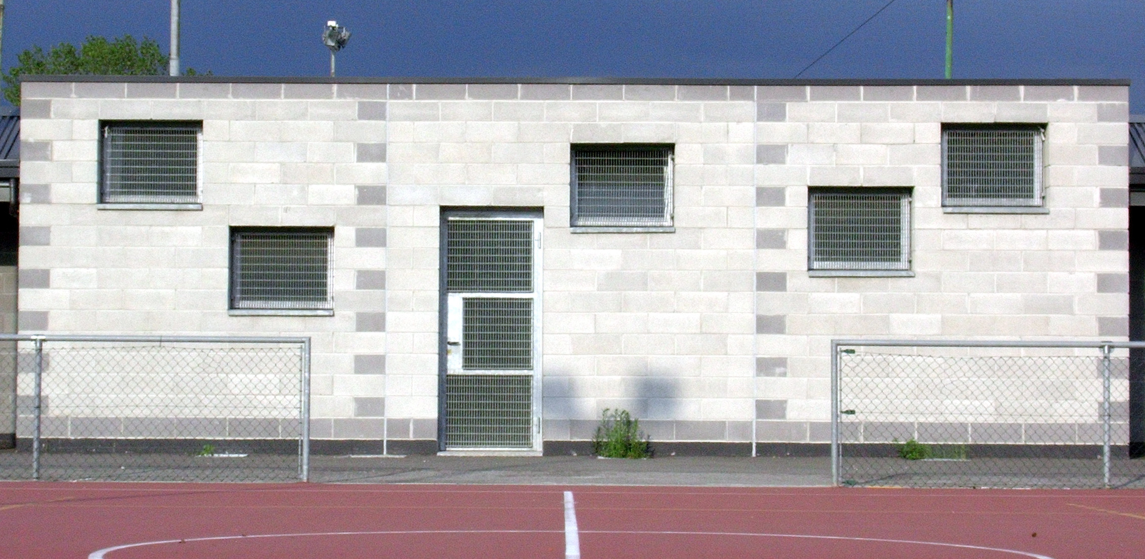 环保可持续的体育更衣室设计-1