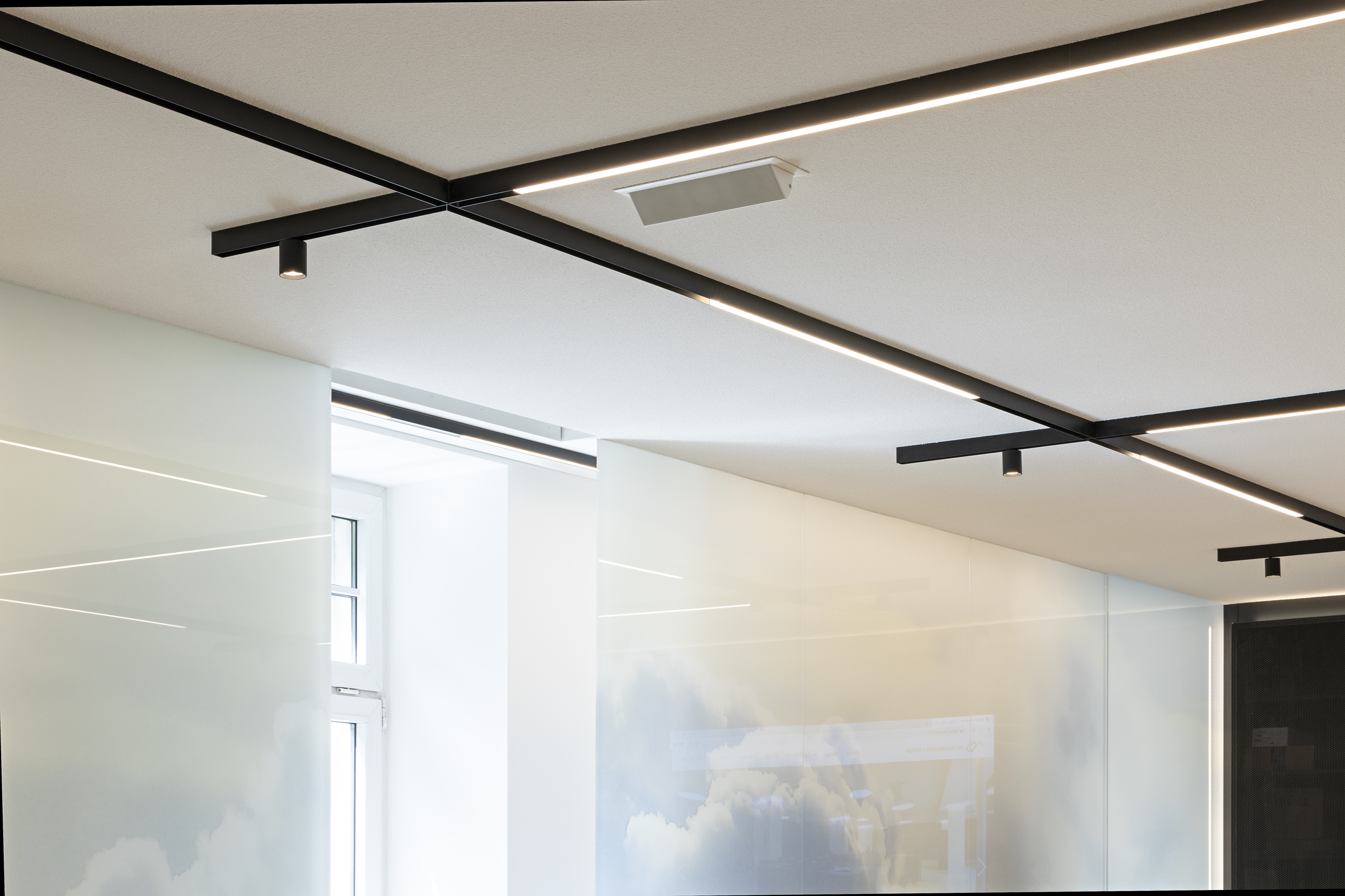 光影交织的培训教室-7