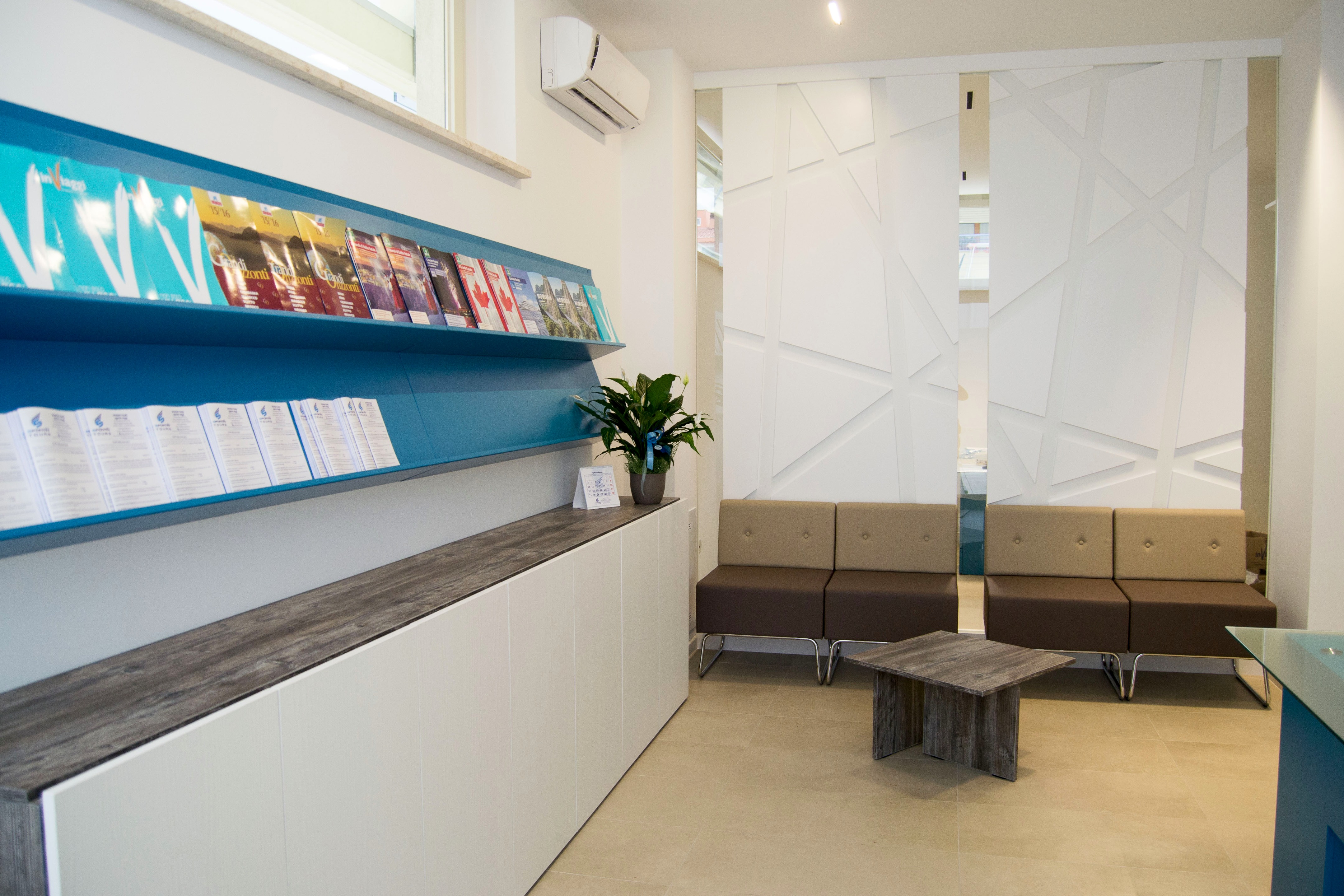 旅行社接待大厅室内设计-1