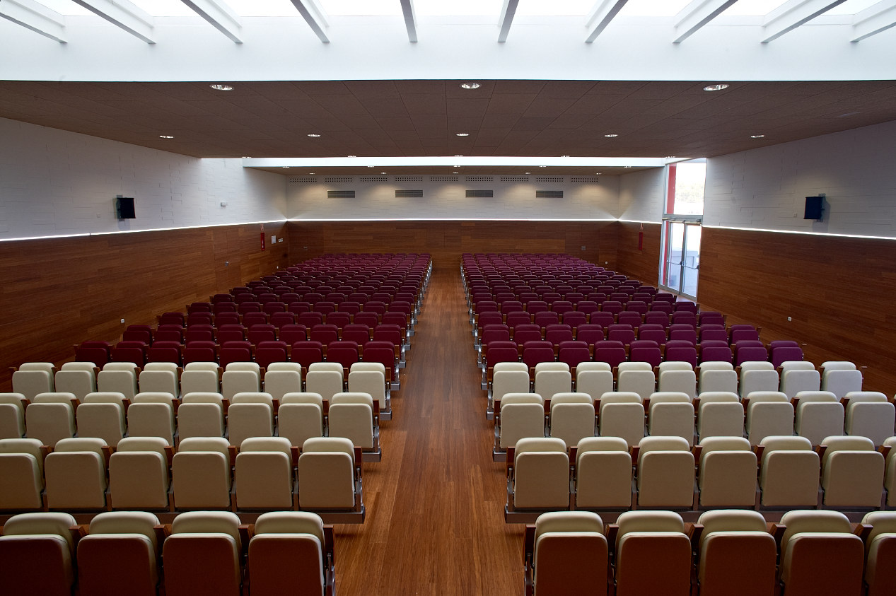 英国阿兰中学教学楼 · 创新型室内设计-10