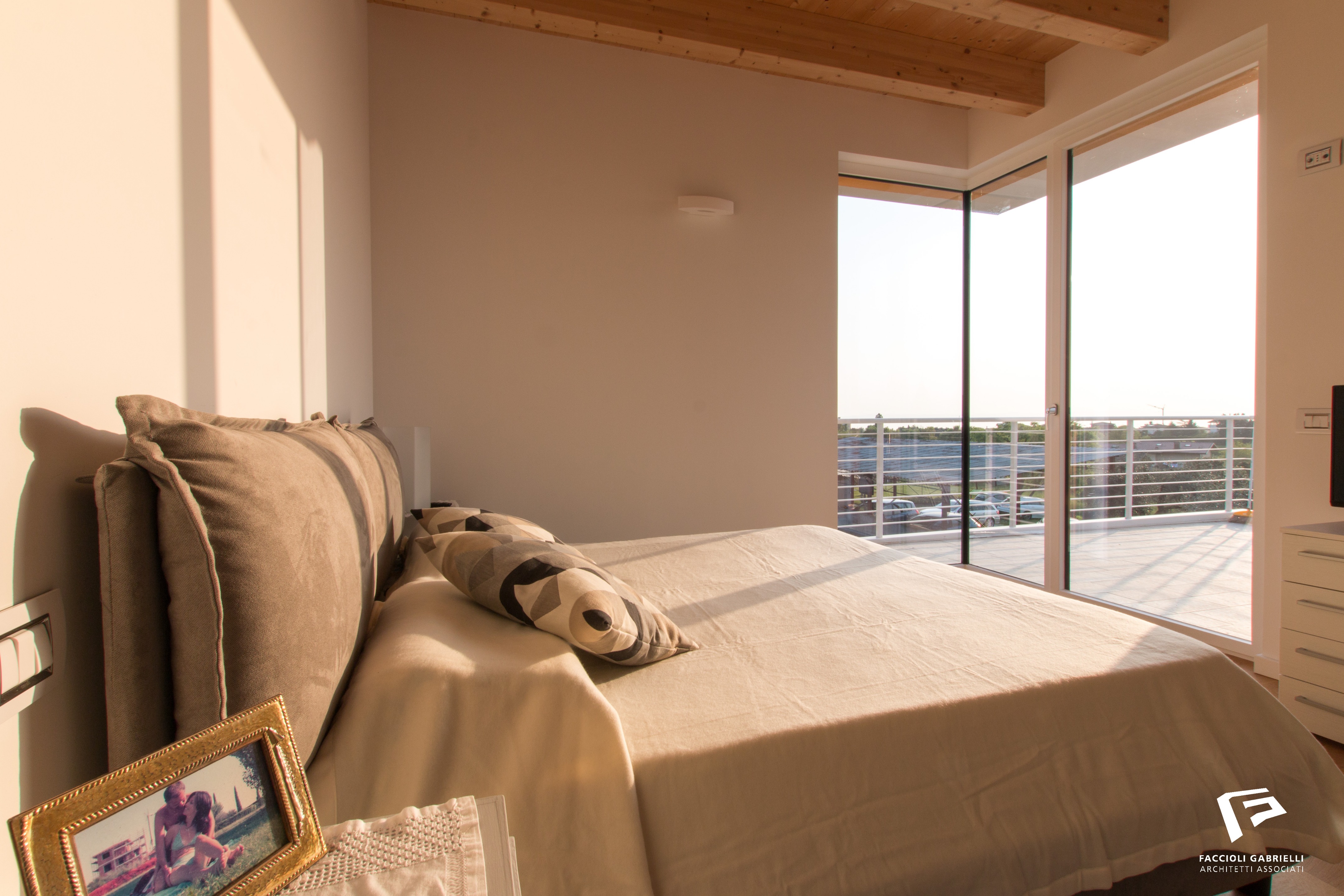 意式湖畔别墅-16