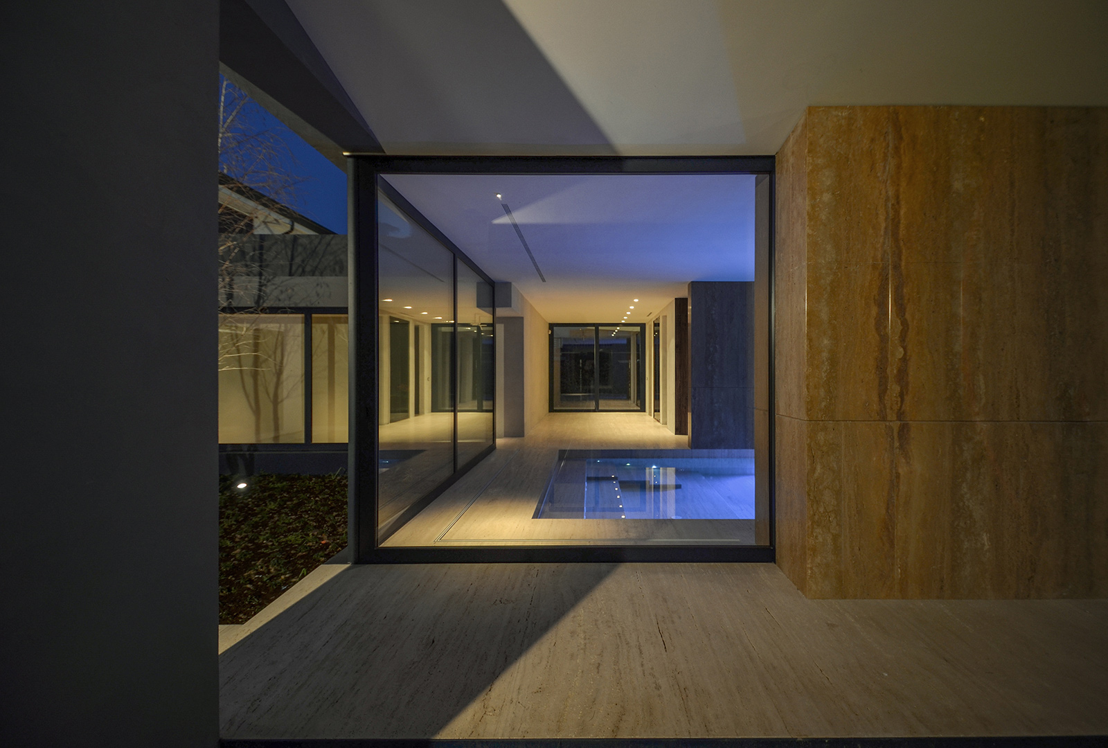 2018 年完成的意大利 60 年代住宅翻新设计-8