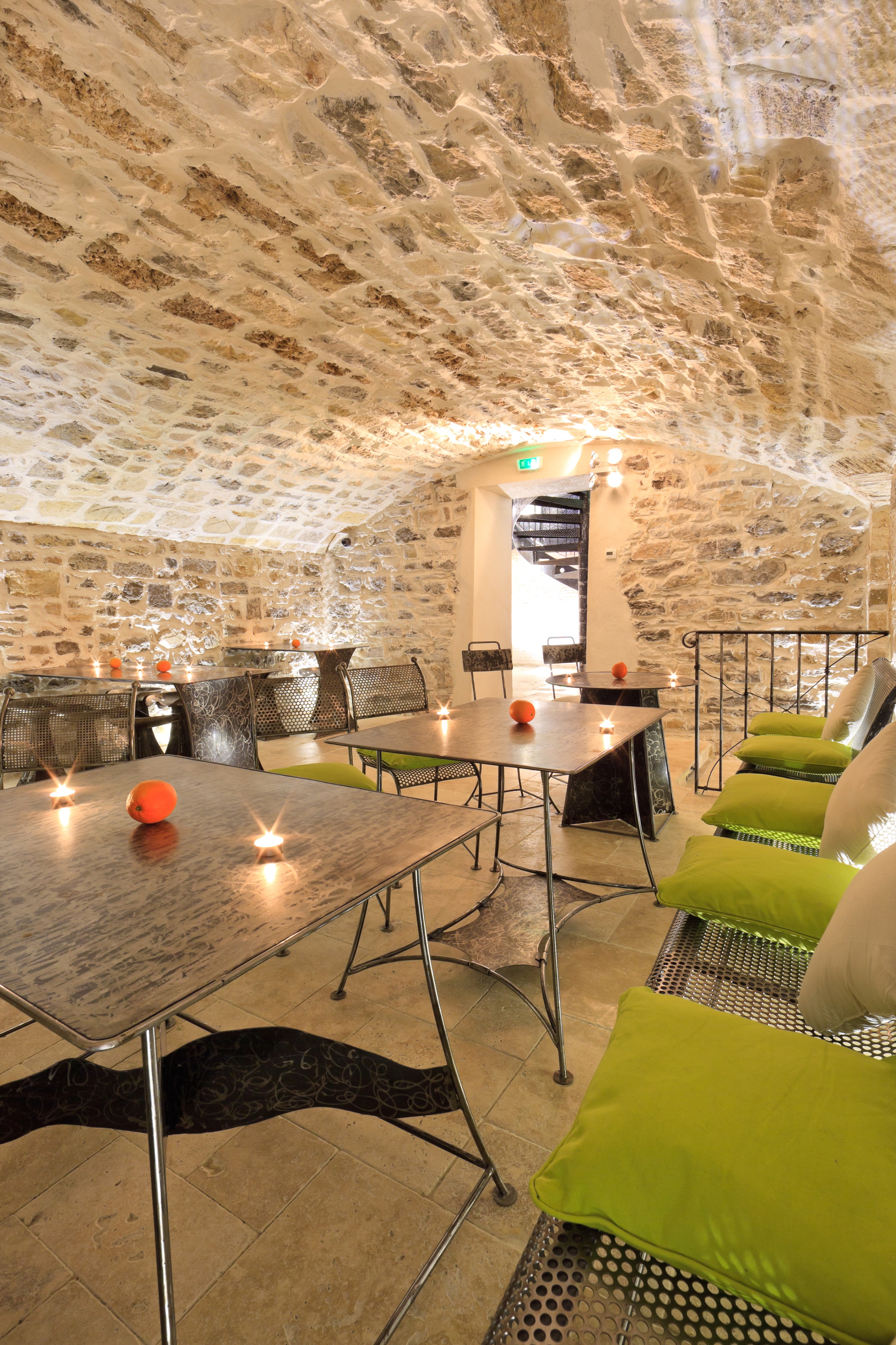 2010 年完成的 Cafè des 2 L 酒吧室内设计案例-6