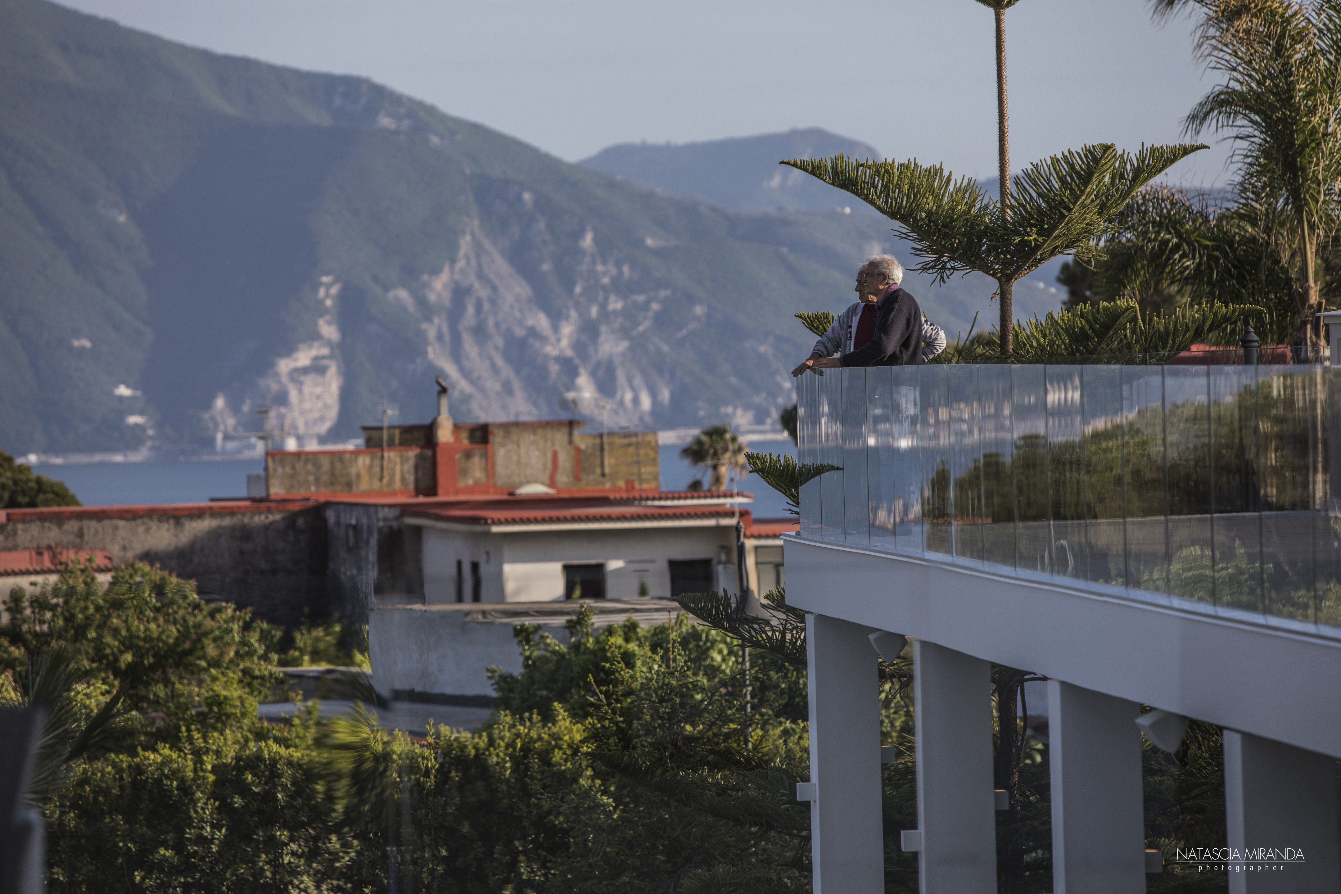 融合自然与建筑的蓝马林俱乐部餐厅设计-5
