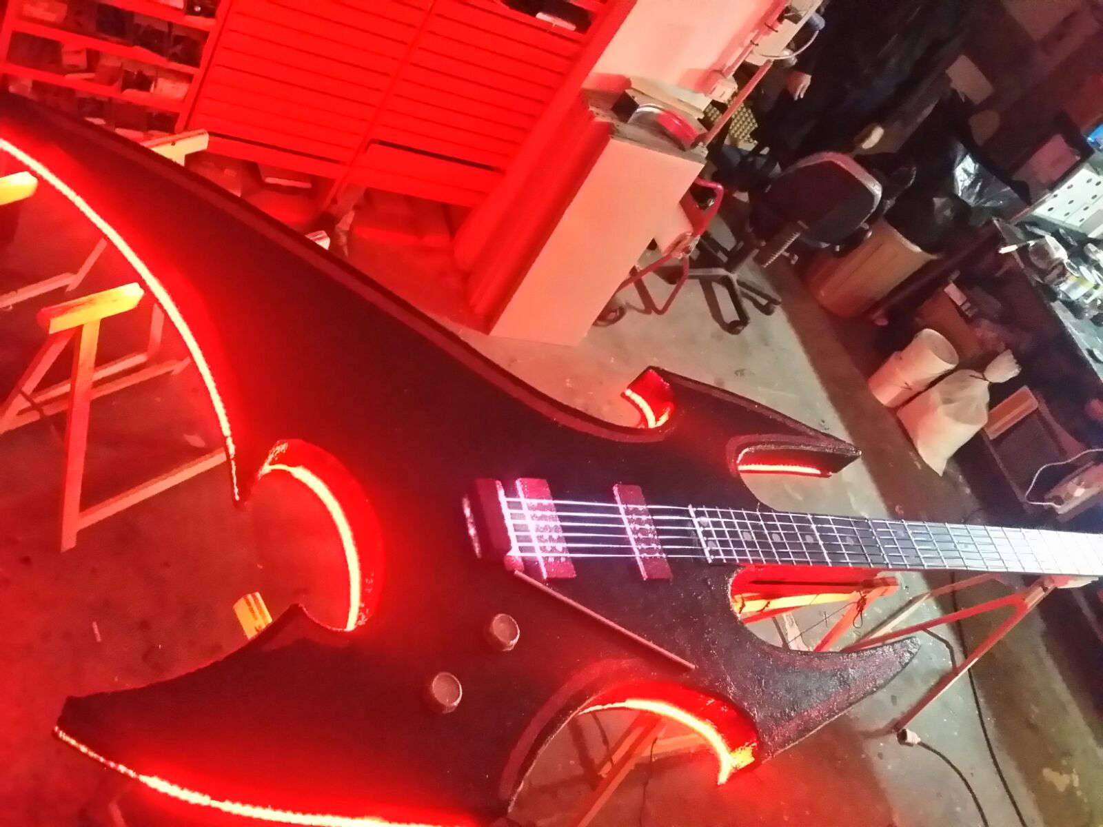 《恐怖摇滚马戏团》创意发光布景设计-10