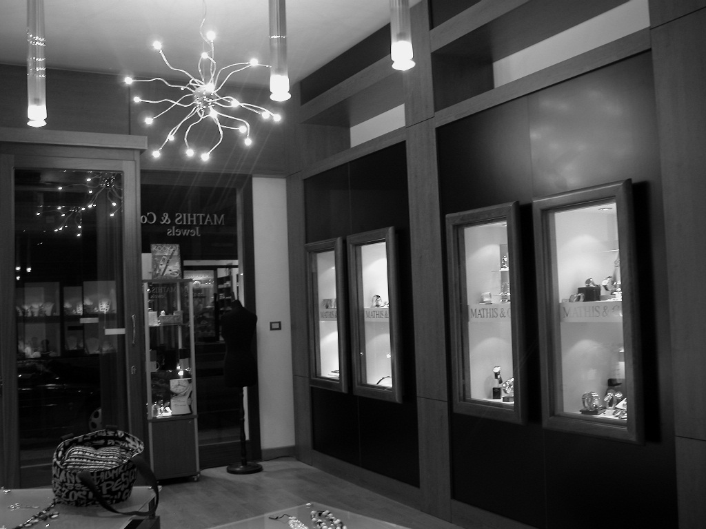 Mathis & Co· Jewels 2006 年精品店设计-0