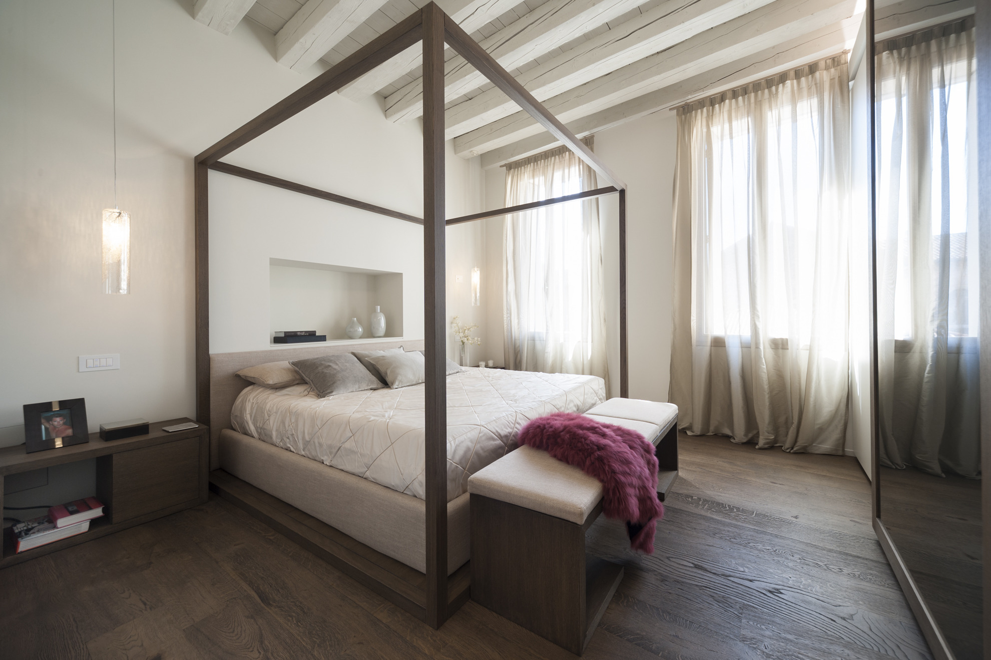 历史韵味与现代设计交融的意大利公寓-12