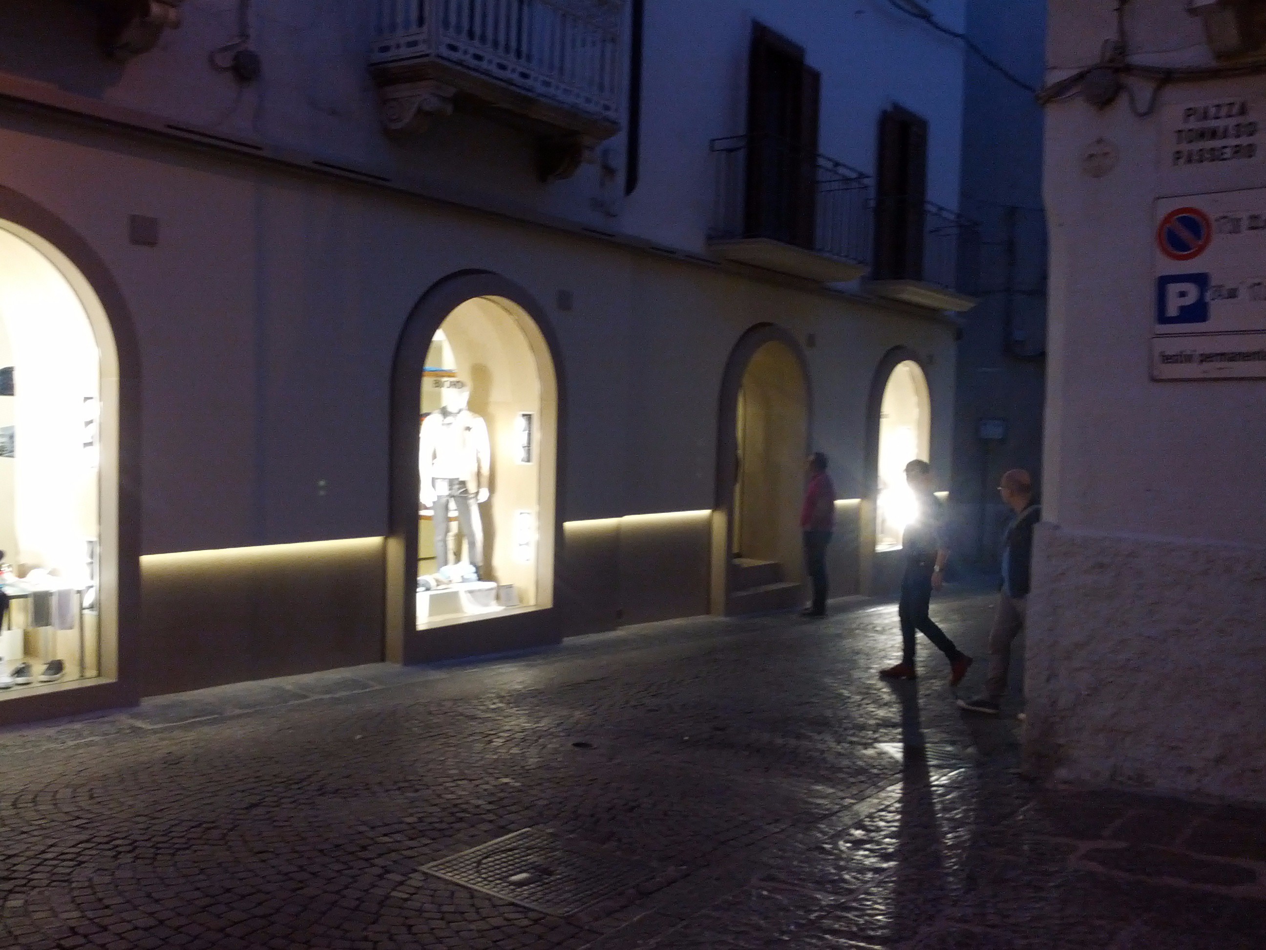 卡梅利诺·布奥诺服装-10