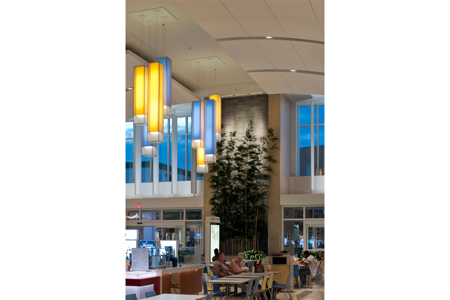 莱克丝助力 80 年代购物中心翻新，Lynnhaven Mall 现代重生-6