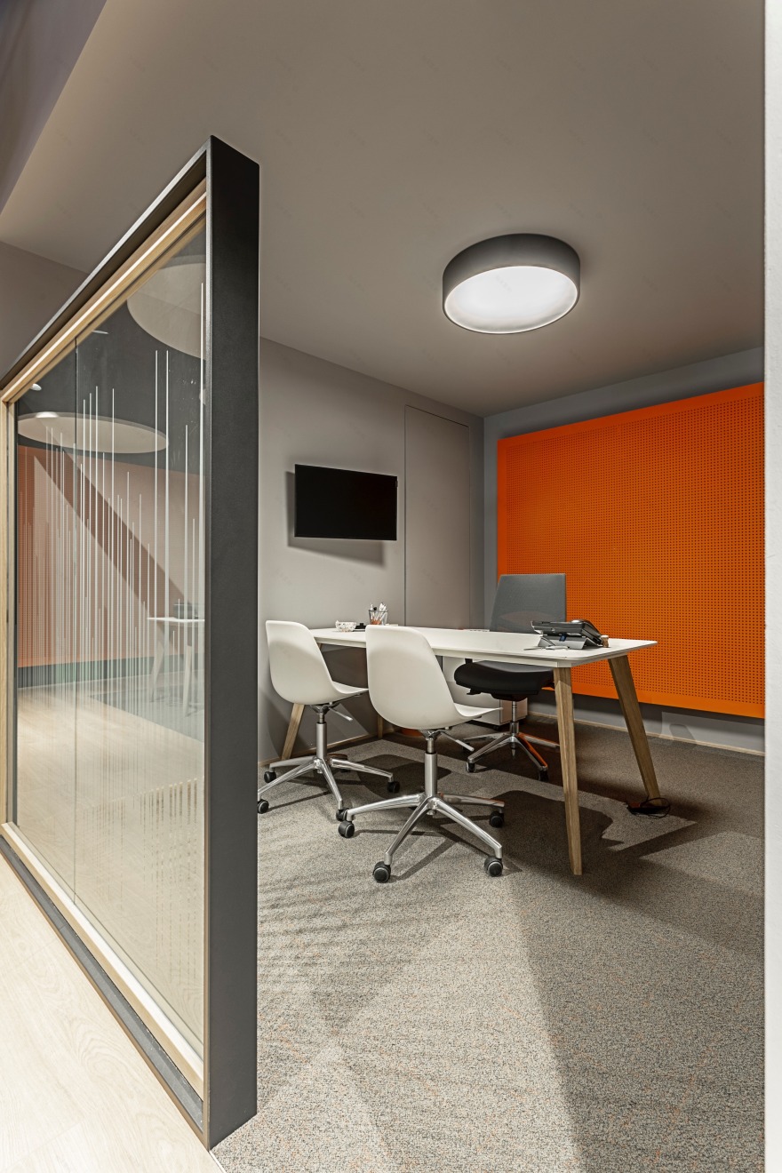 灵活多变的新银行空间 | ING 意大利分行新形象设计-14