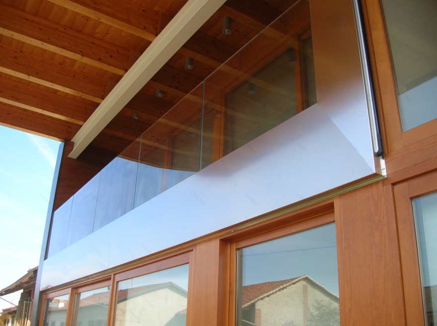 双层玻璃与不锈钢框架的现代住宅设计-8