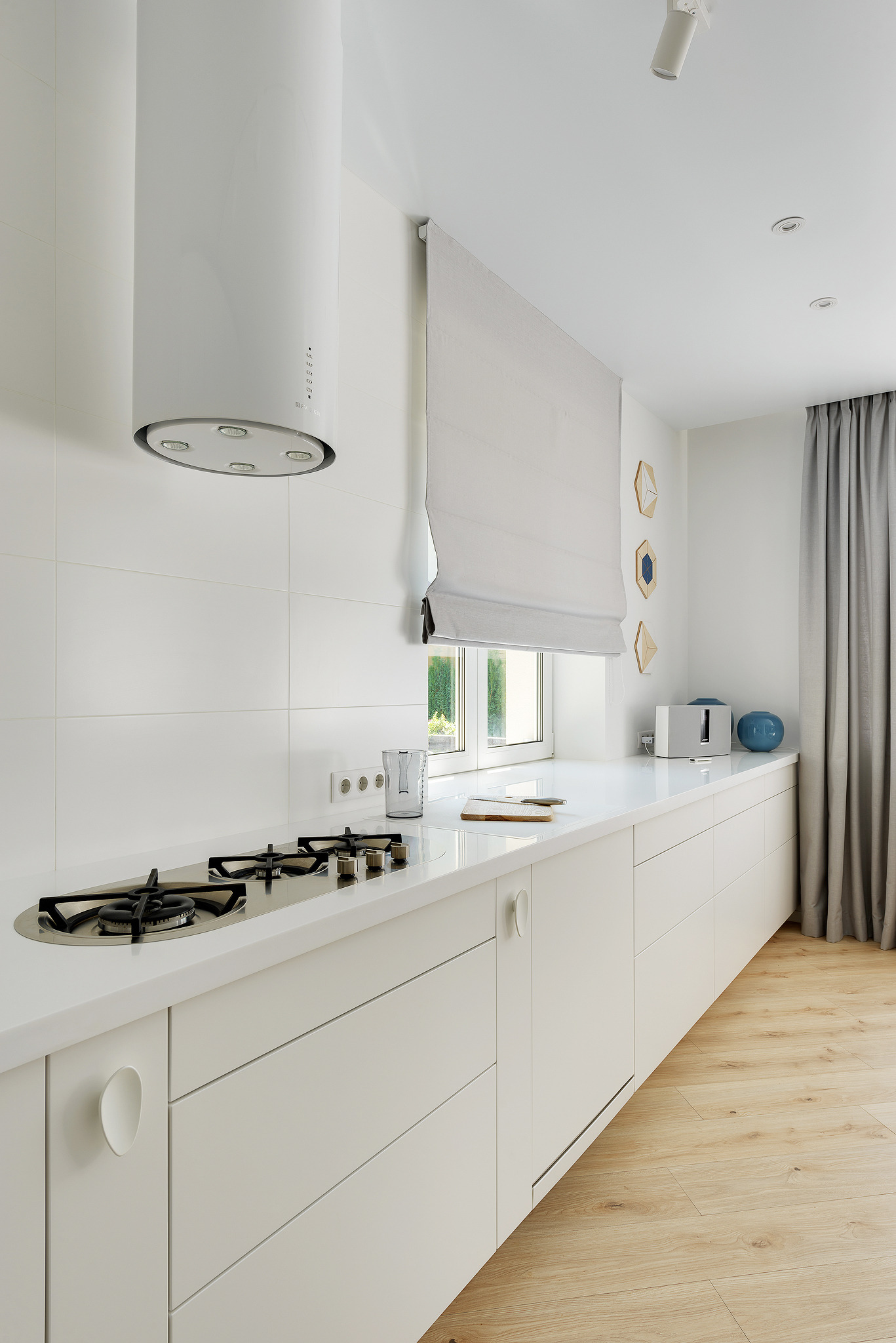 2016 年乌克兰郊区白色夏日别墅-10