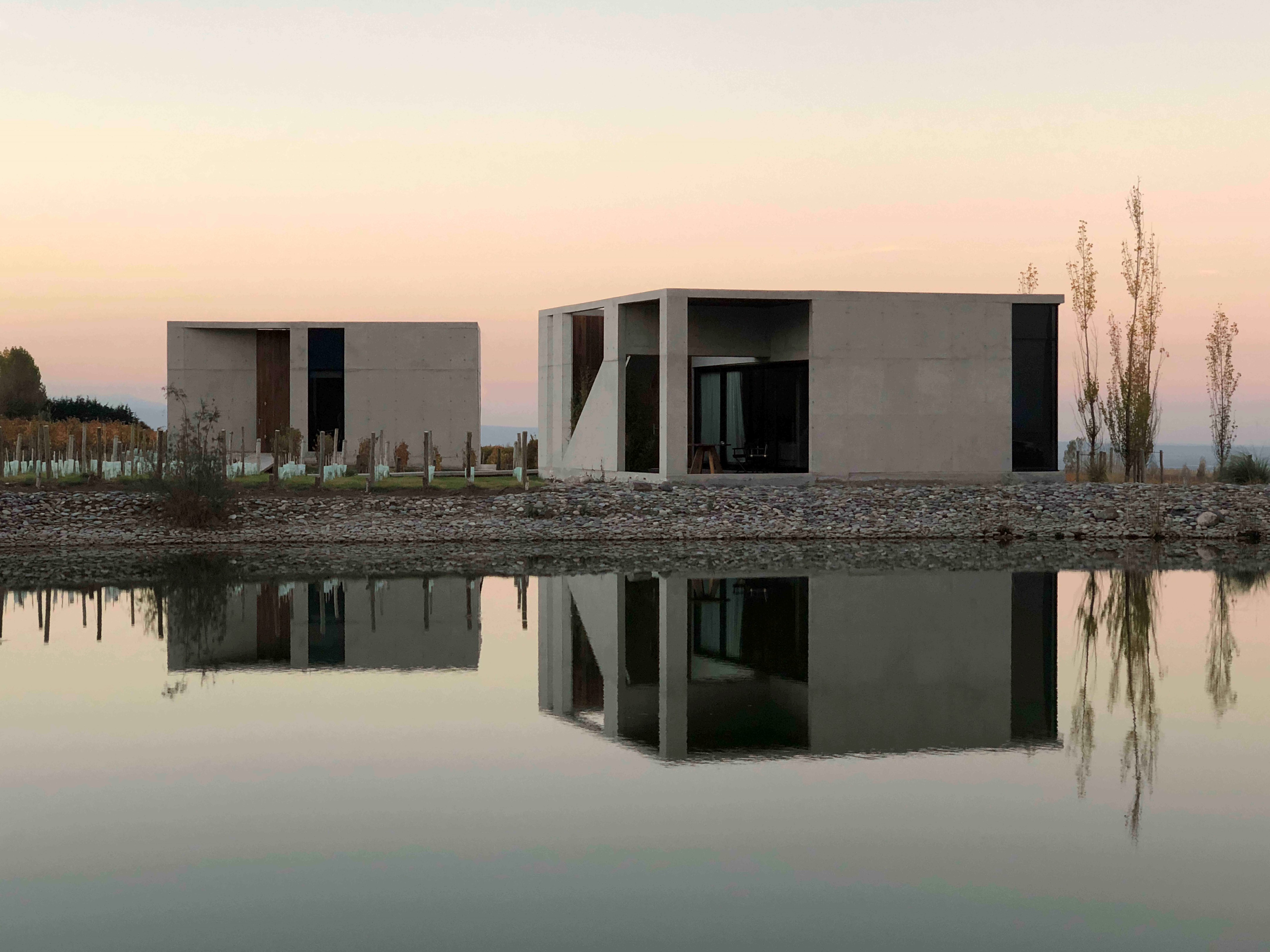 高山葡萄园里的绿色环保别墅-0