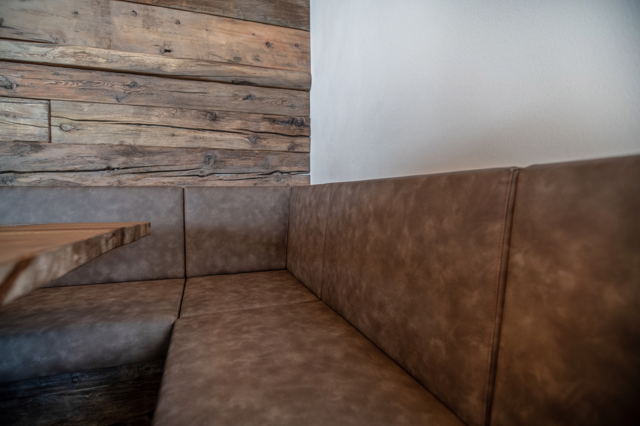 雪山之上的温馨猫舍——La Tana del Gatto 餐厅设计-29