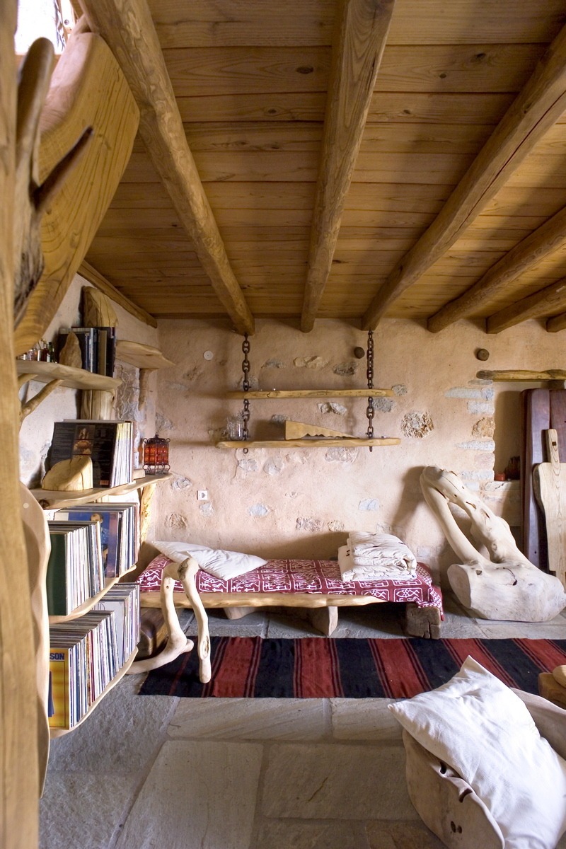 Pelion 山间混凝土石屋,融入自然的简约生活-40