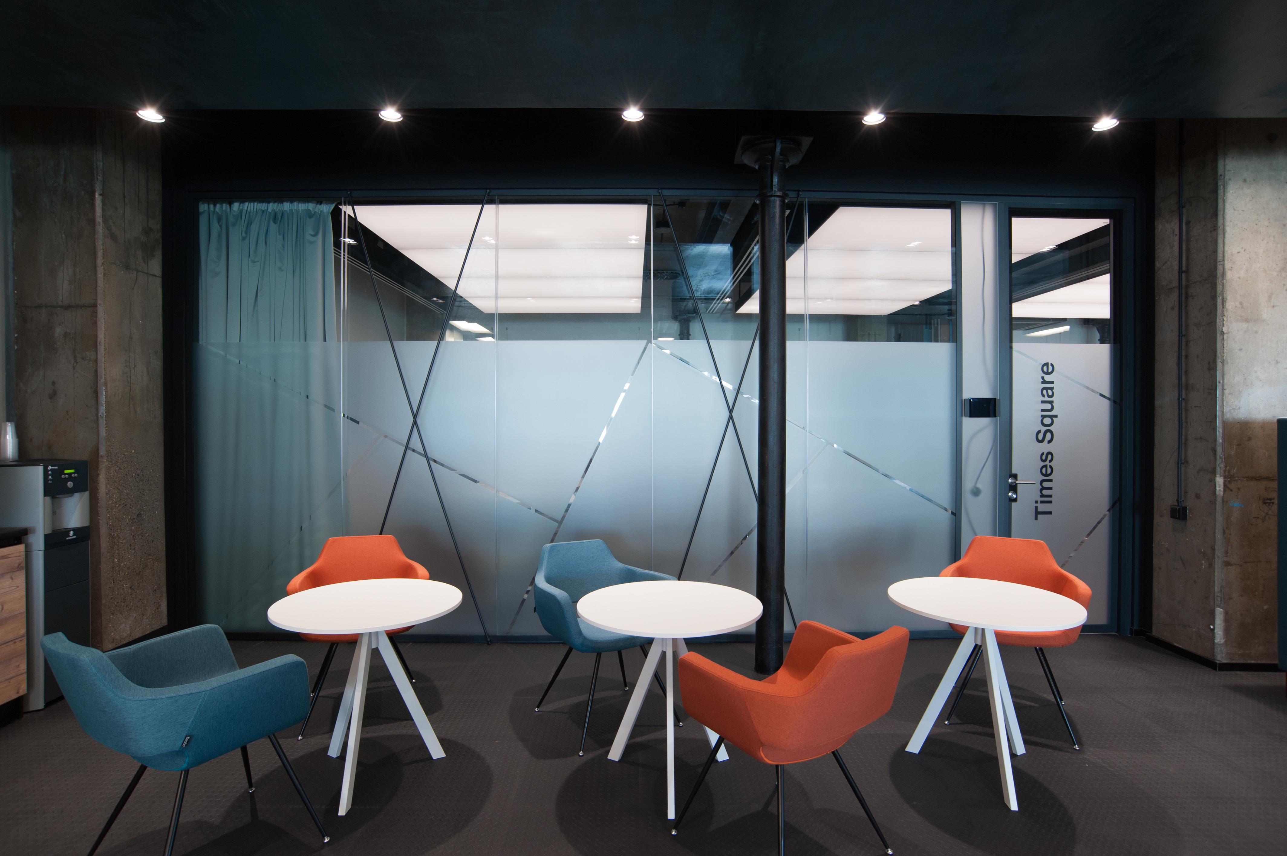 align technology 办公室-- 工业风与舒适的完美结合-10