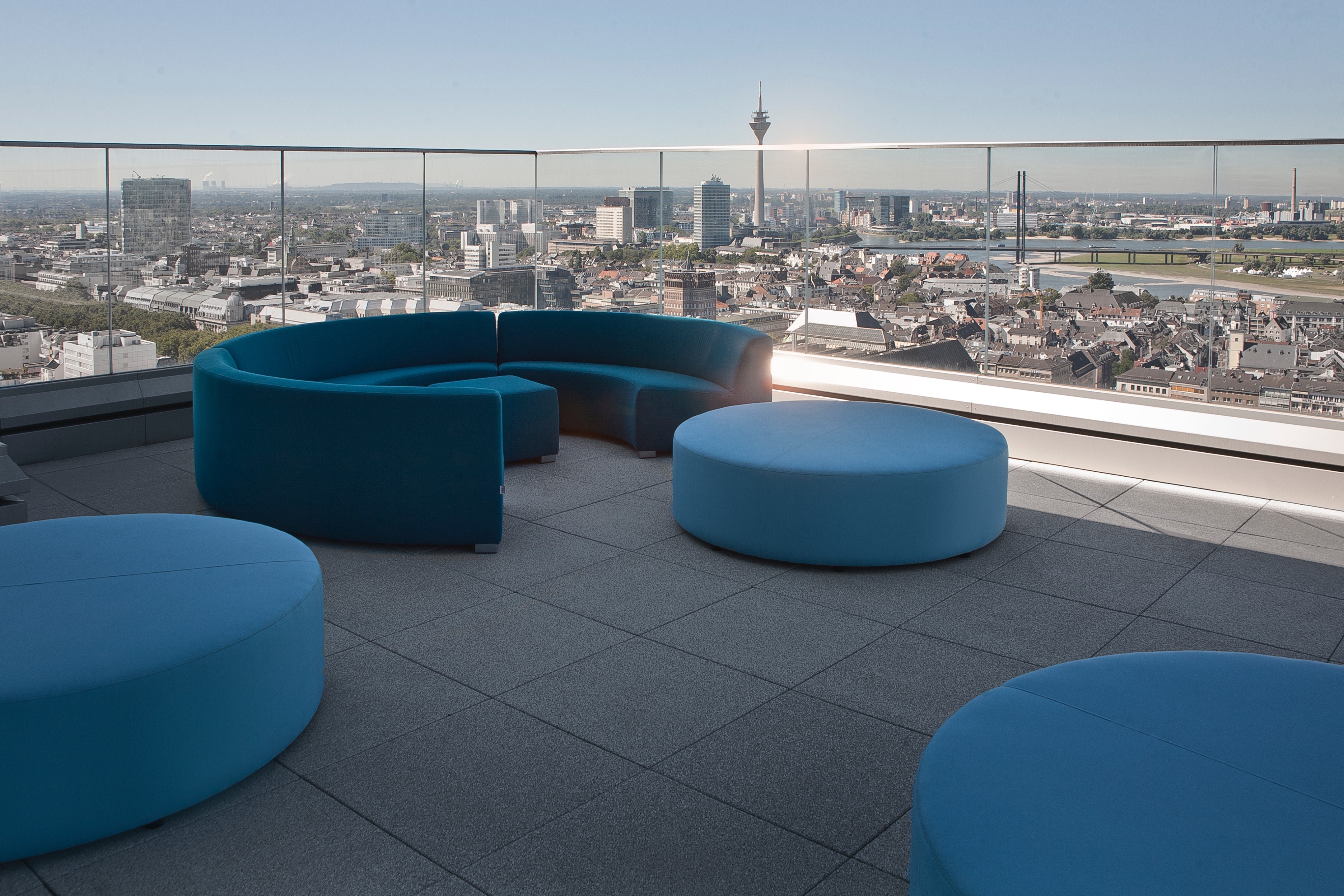 德国杜塞尔多夫 Dreischeibenhaus 顶层露台 Phoeni· 餐厅酒吧-5