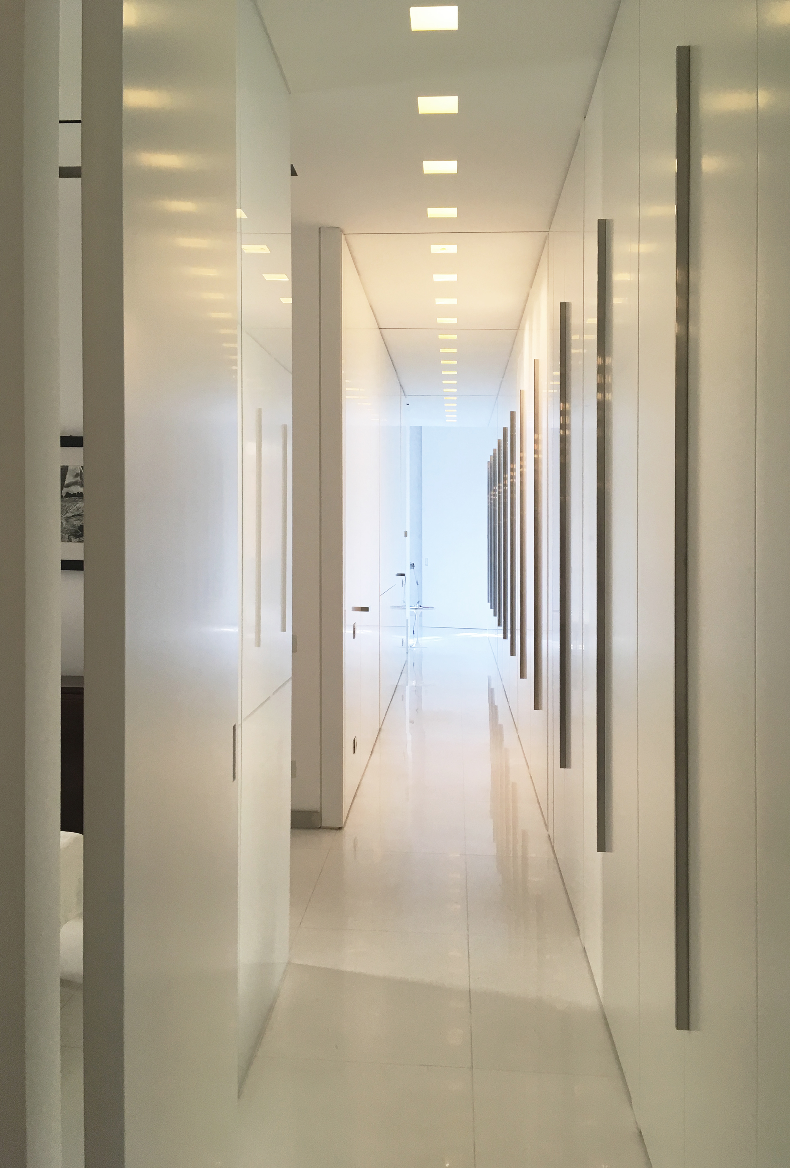 2010 年完成的 R+E 公寓 | 精致室内设计与定制家具的完美融合-6