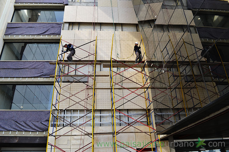 哥伦比亚绿色墙体设计 · 室内外一体化垂直花园-5