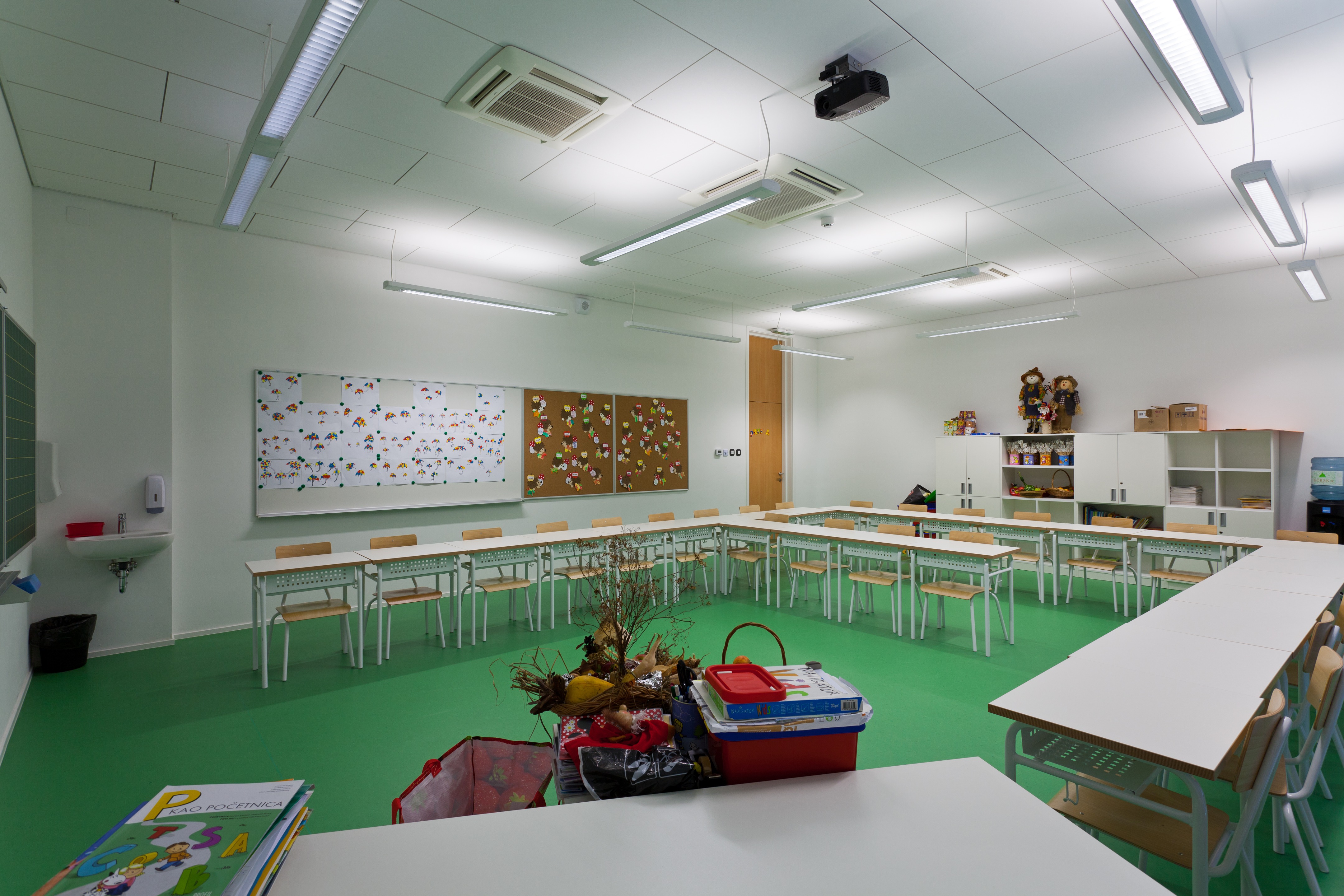 克罗地亚幼儿园与学校照明设计案例-7