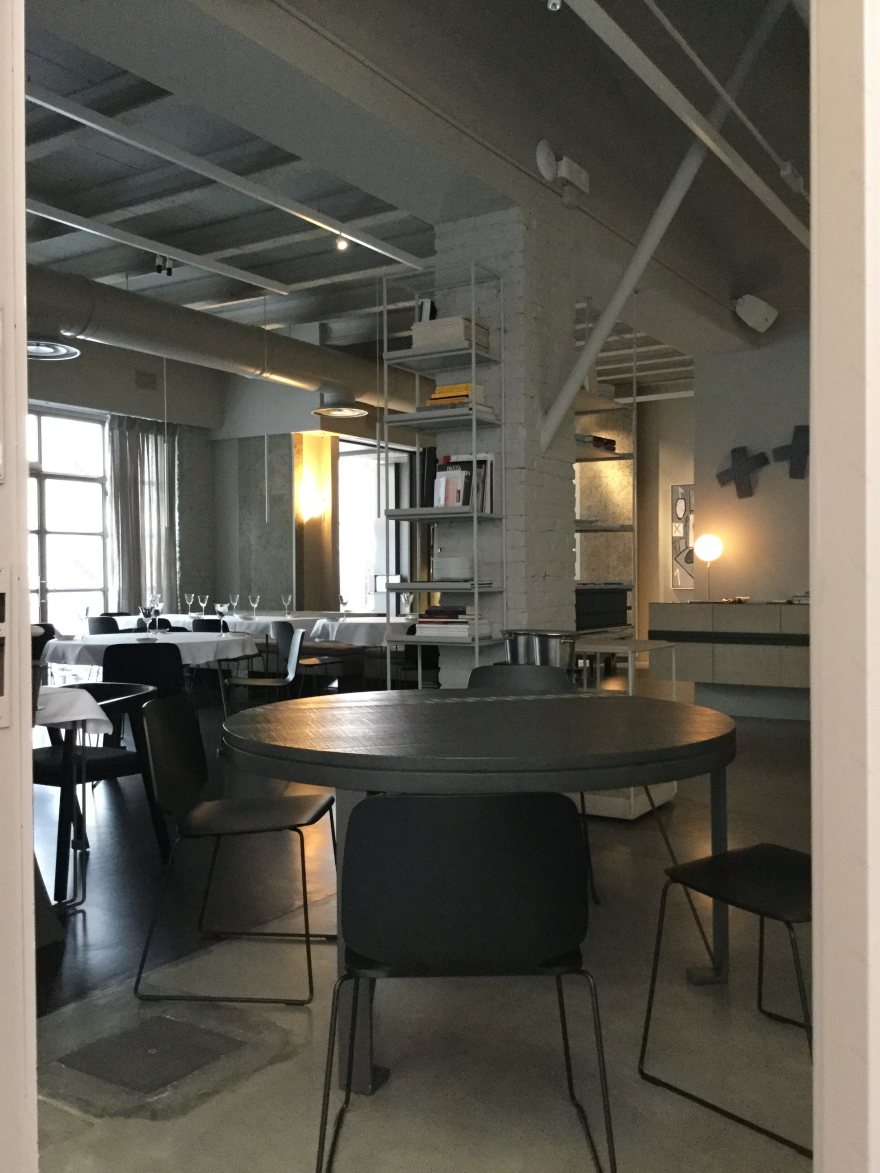 戏剧性光影下的美食舞台——2016 年完成的餐厅设计-28