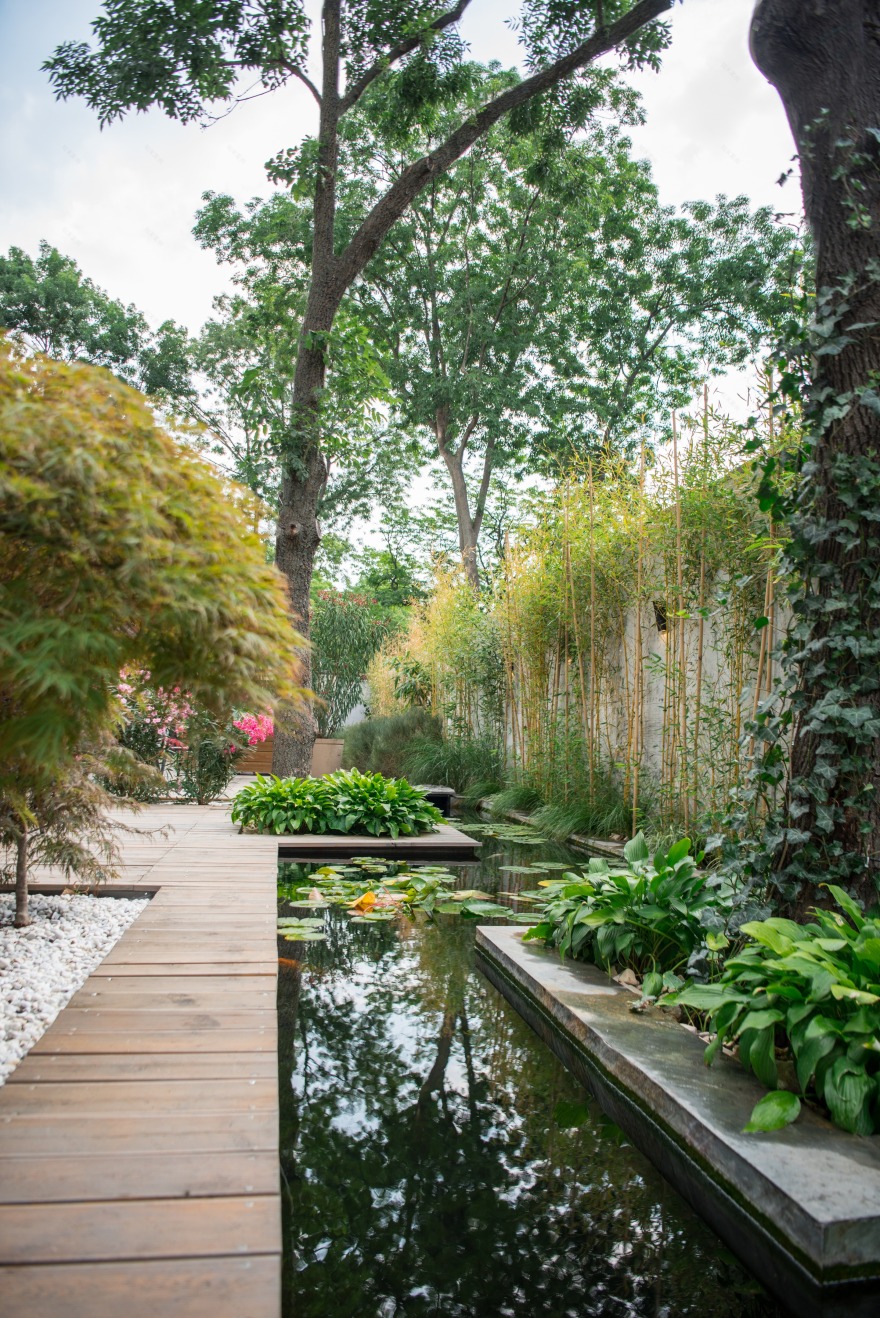 乌克兰 Azuma 餐厅露台 | 城市绿洲的餐饮空间-7