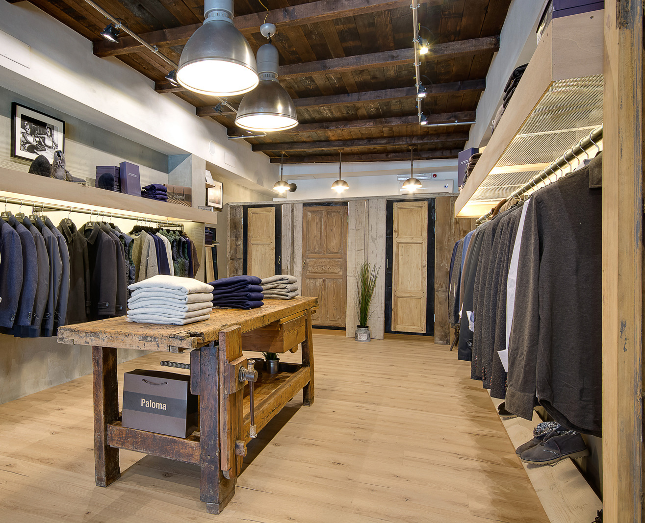 罗马北部绿意盎然的高端服装店-11