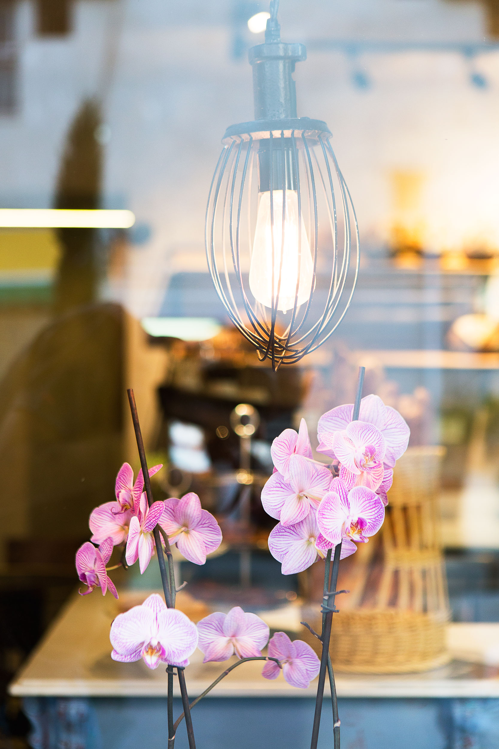 金属木质元素打造的现代烘焙咖啡厅-7