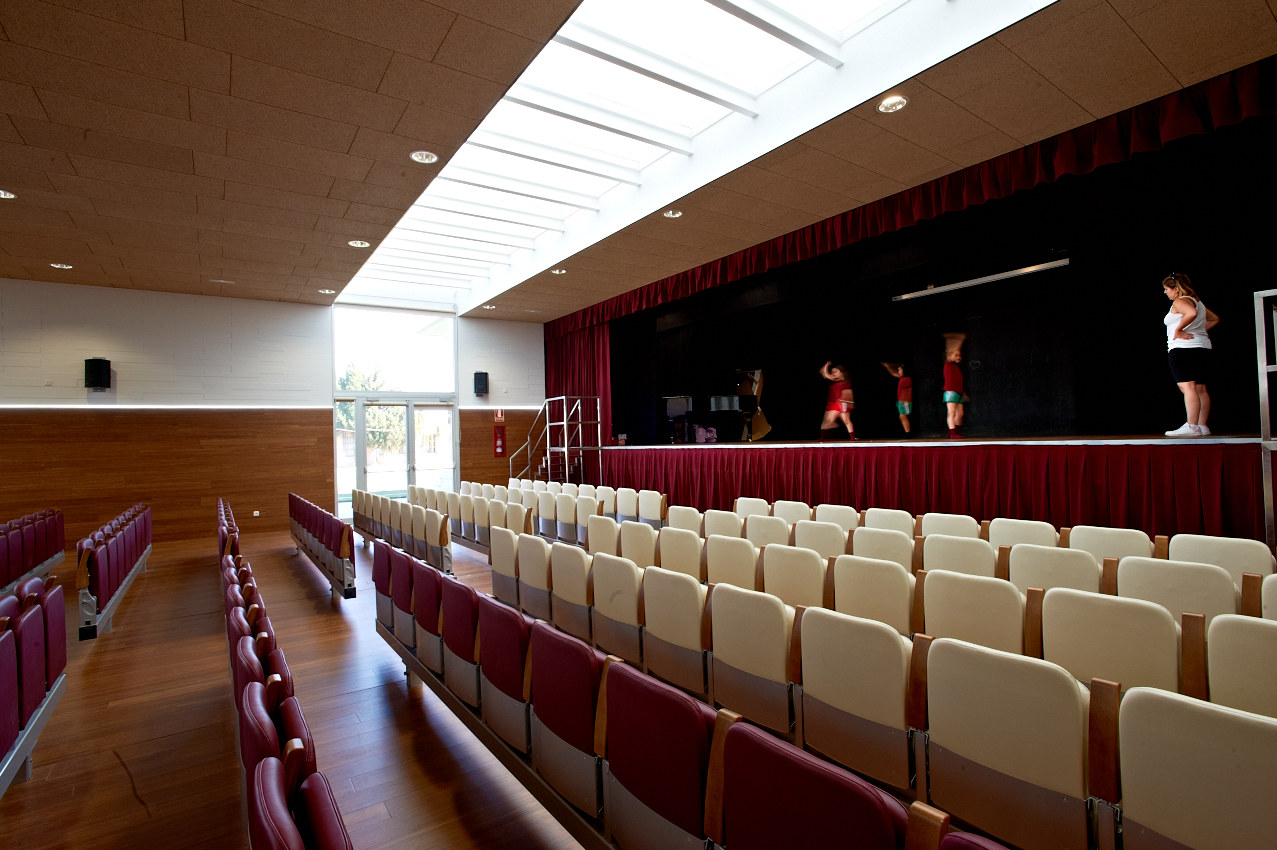 英国阿兰中学教学楼 · 创新型室内设计-11