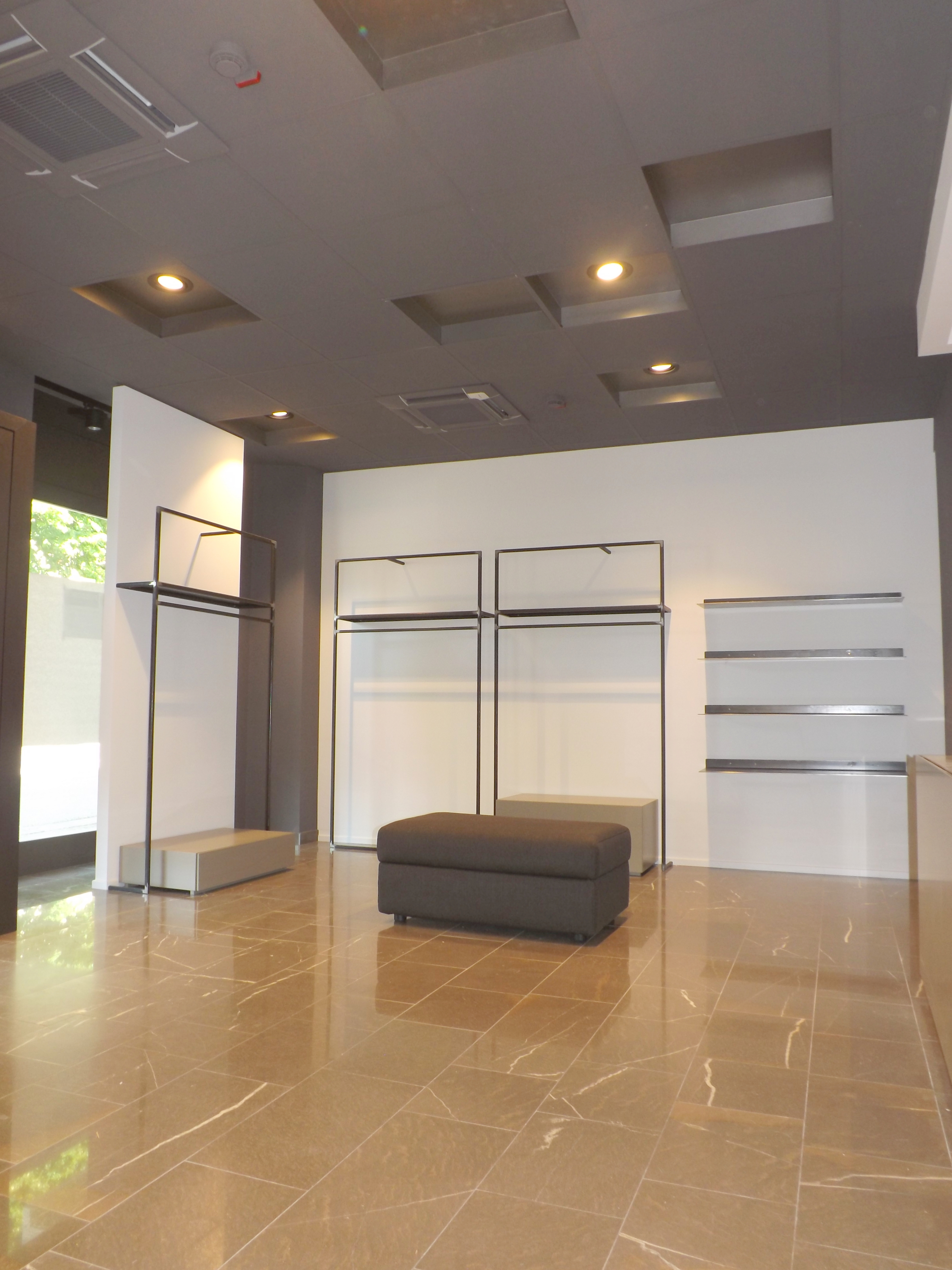 2017 年完成的意大利商店室内设计案例-14