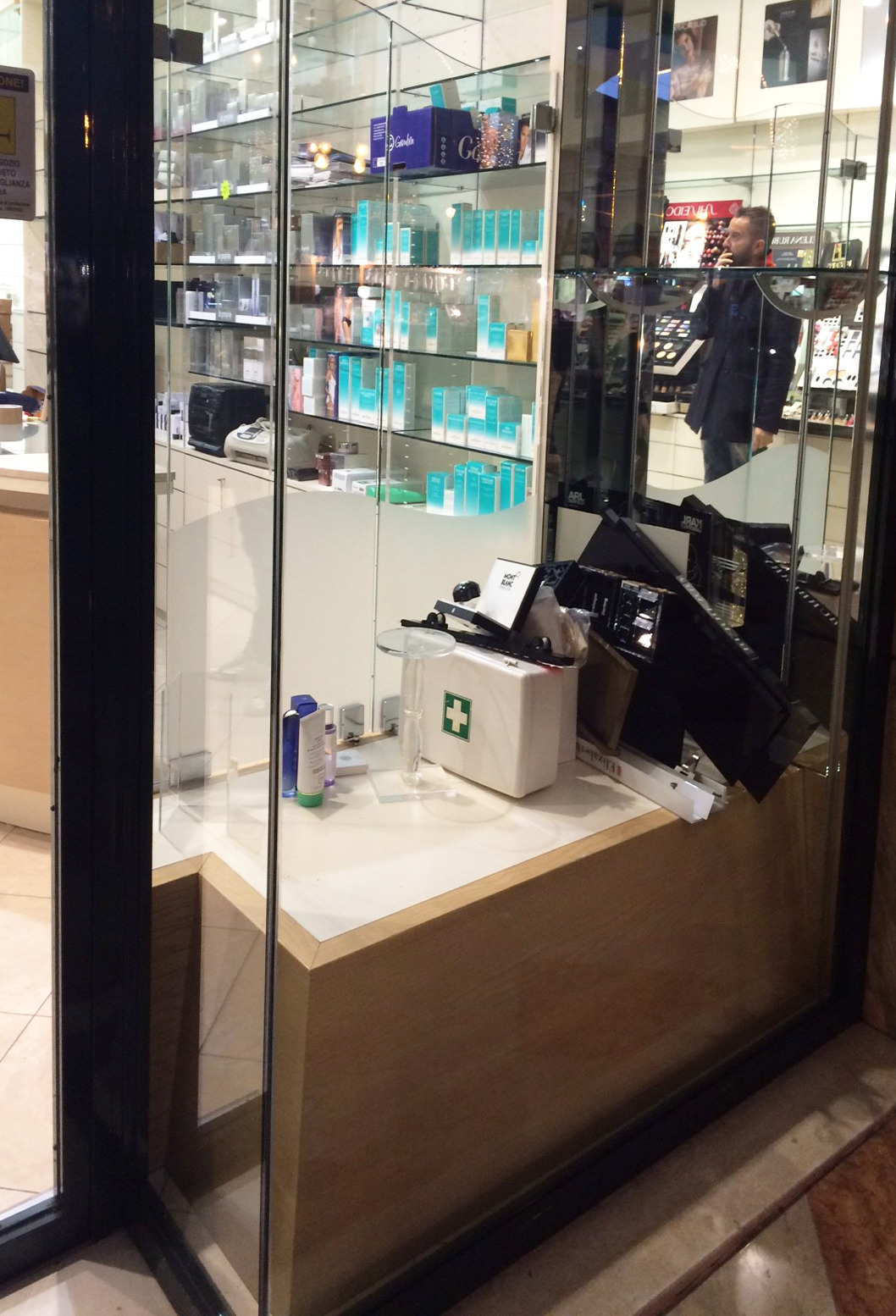 历史建筑中的香氛店重生-7