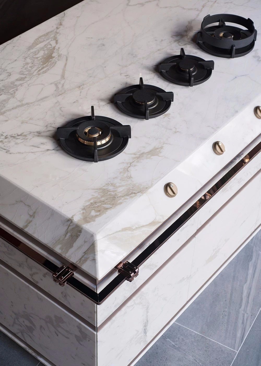 芬迪橱柜展现精致生活艺术-10