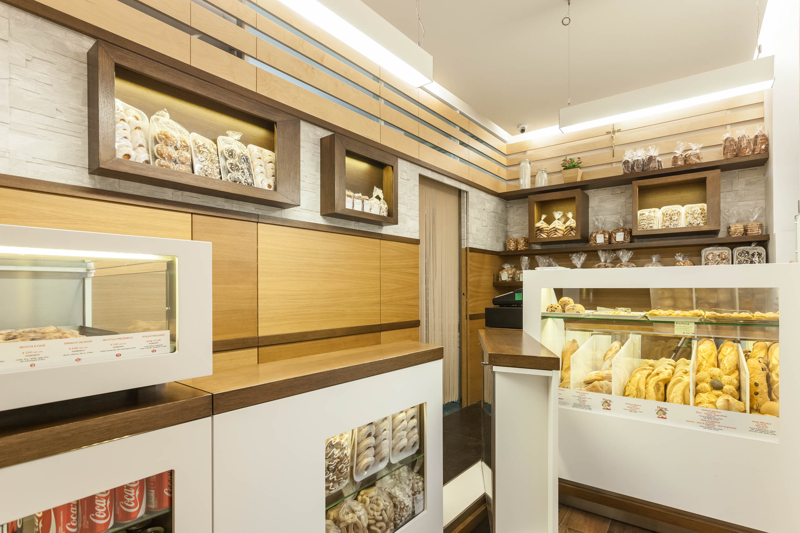 历史古城中的现代面包店-1