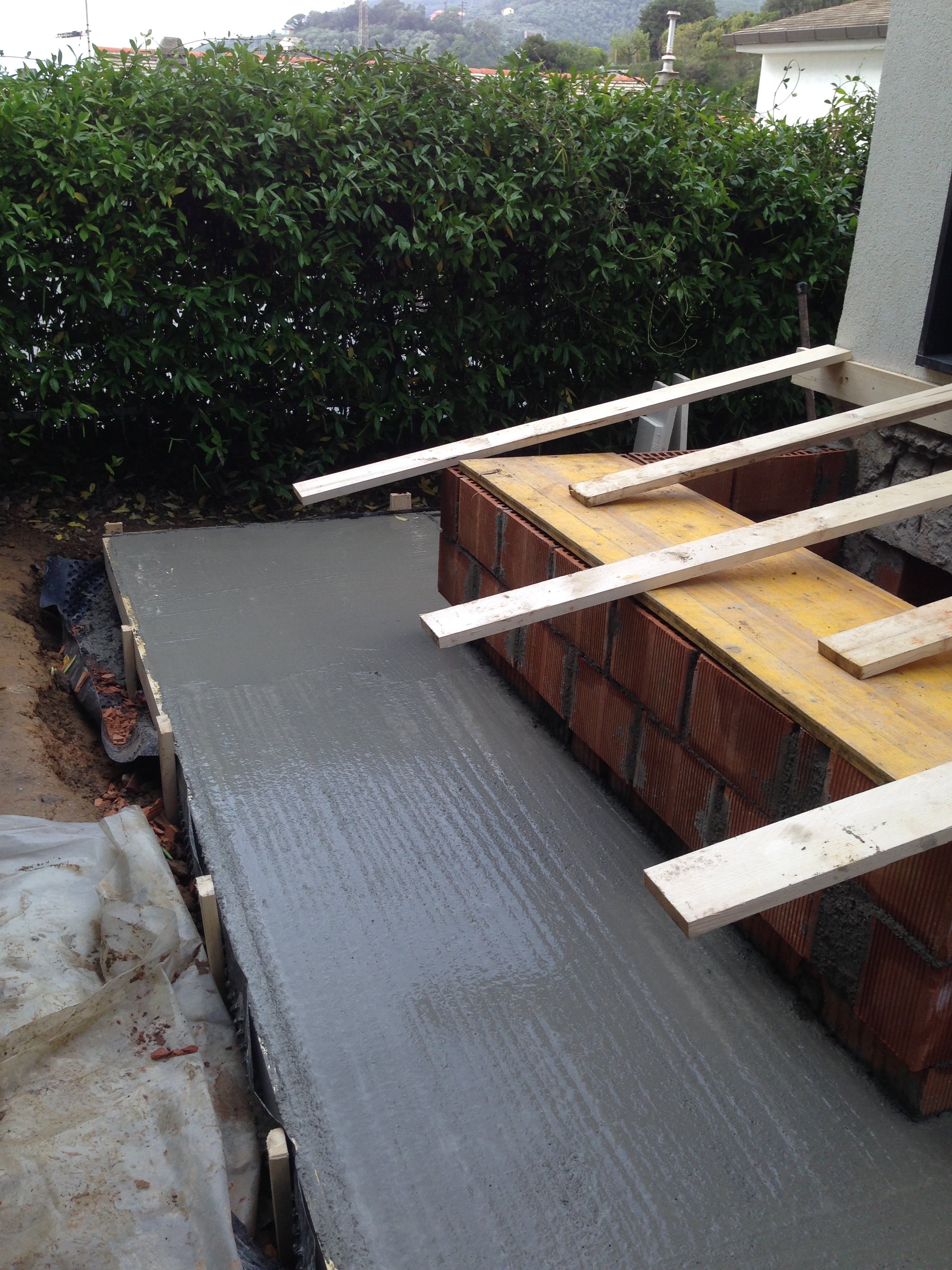 2015 年完成的地下室公寓重建与外部区域调整-7